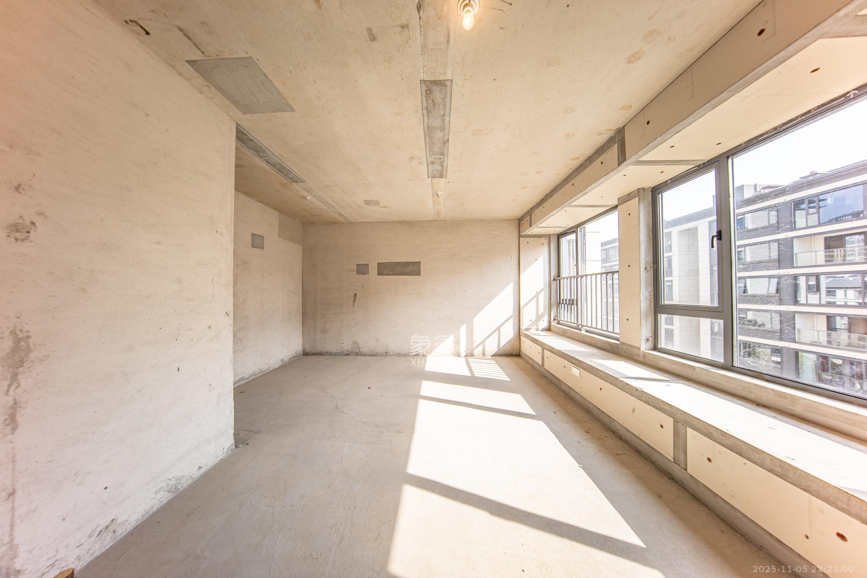 中建钰山湖  4室2厅2卫    330.0万卧室