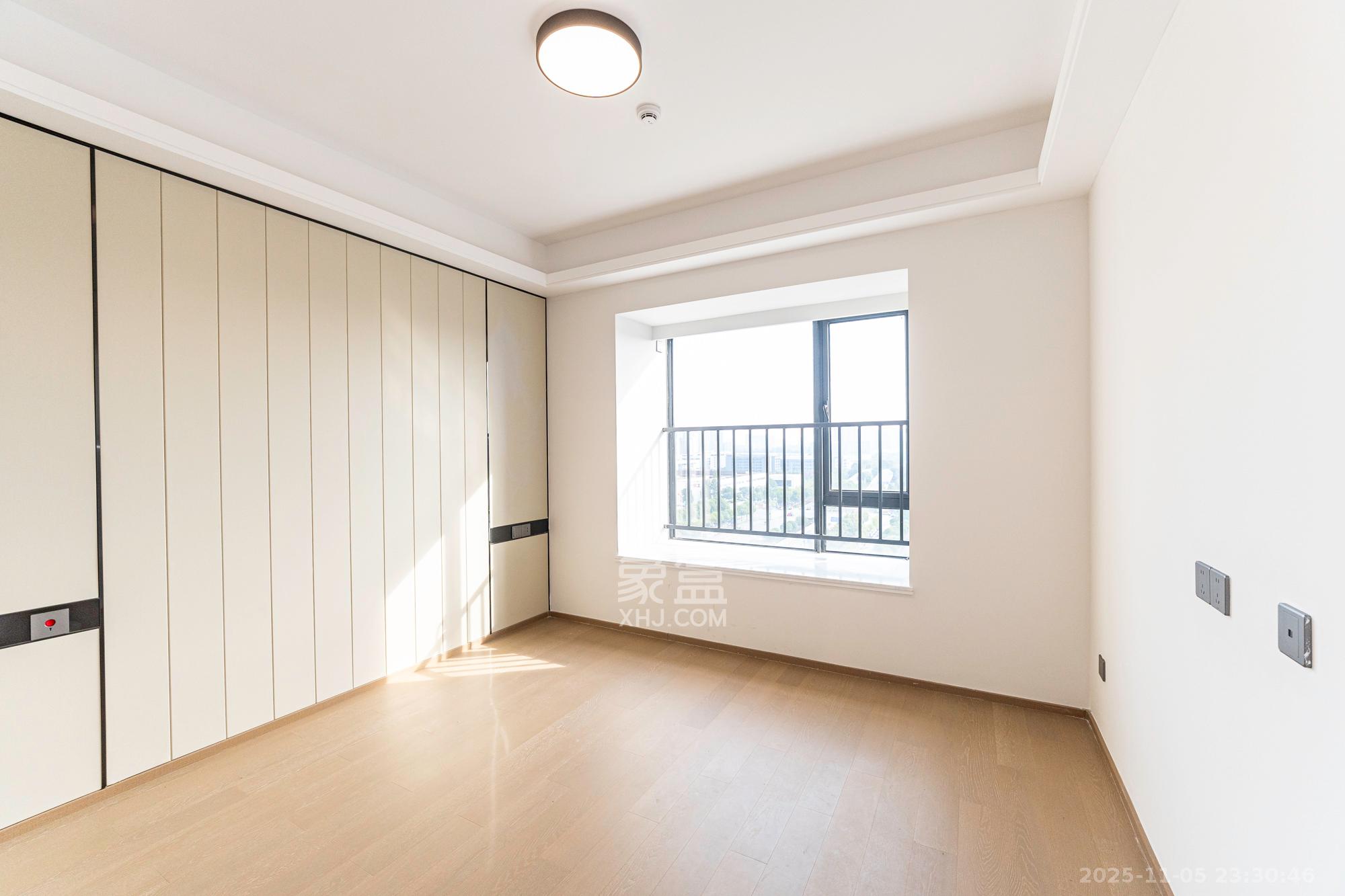 三一云谷  3室2厅2卫    120.0万卧室