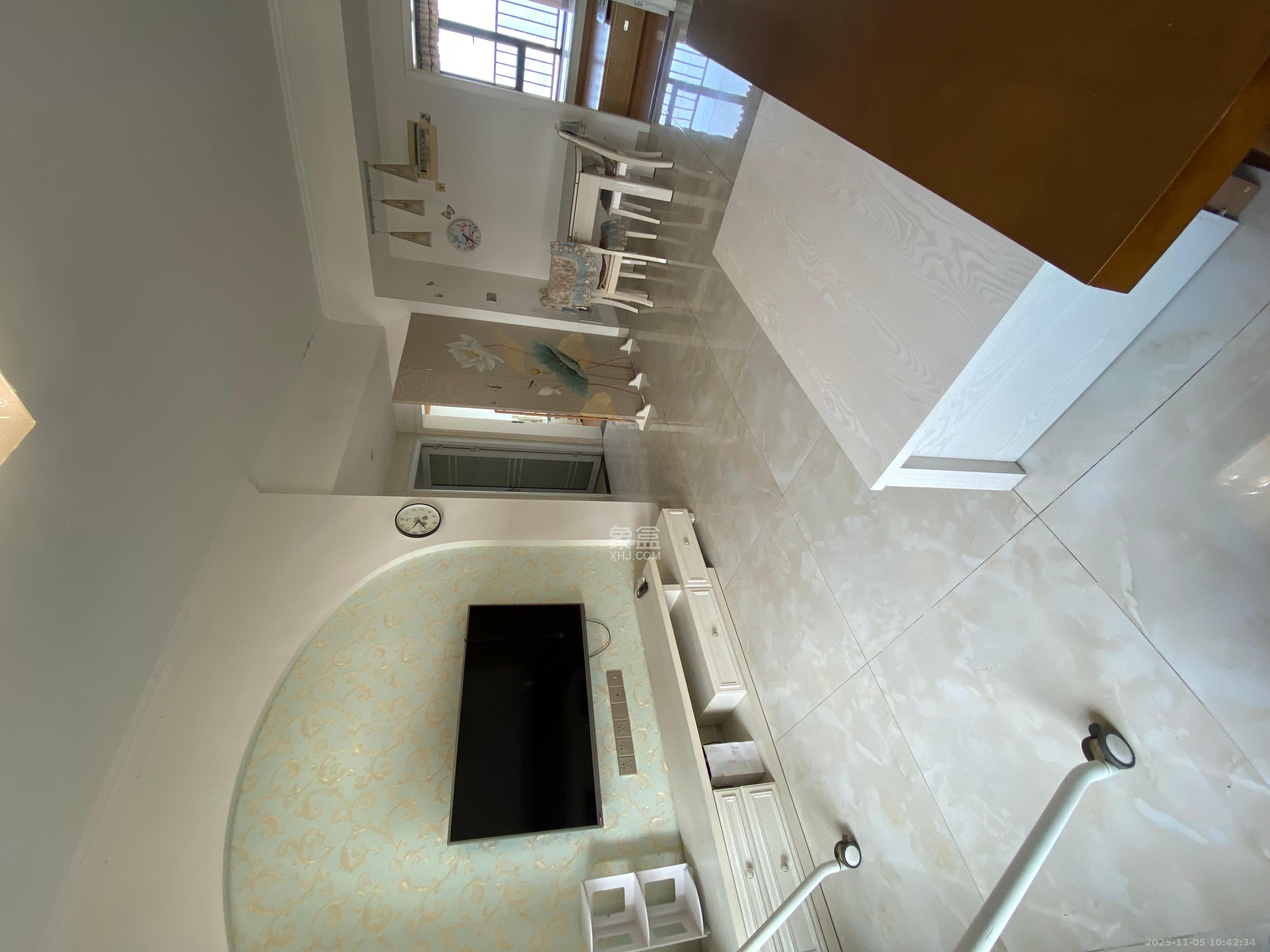 荣盛花语馨苑  3室2厅1卫    2400.0元/月室内图