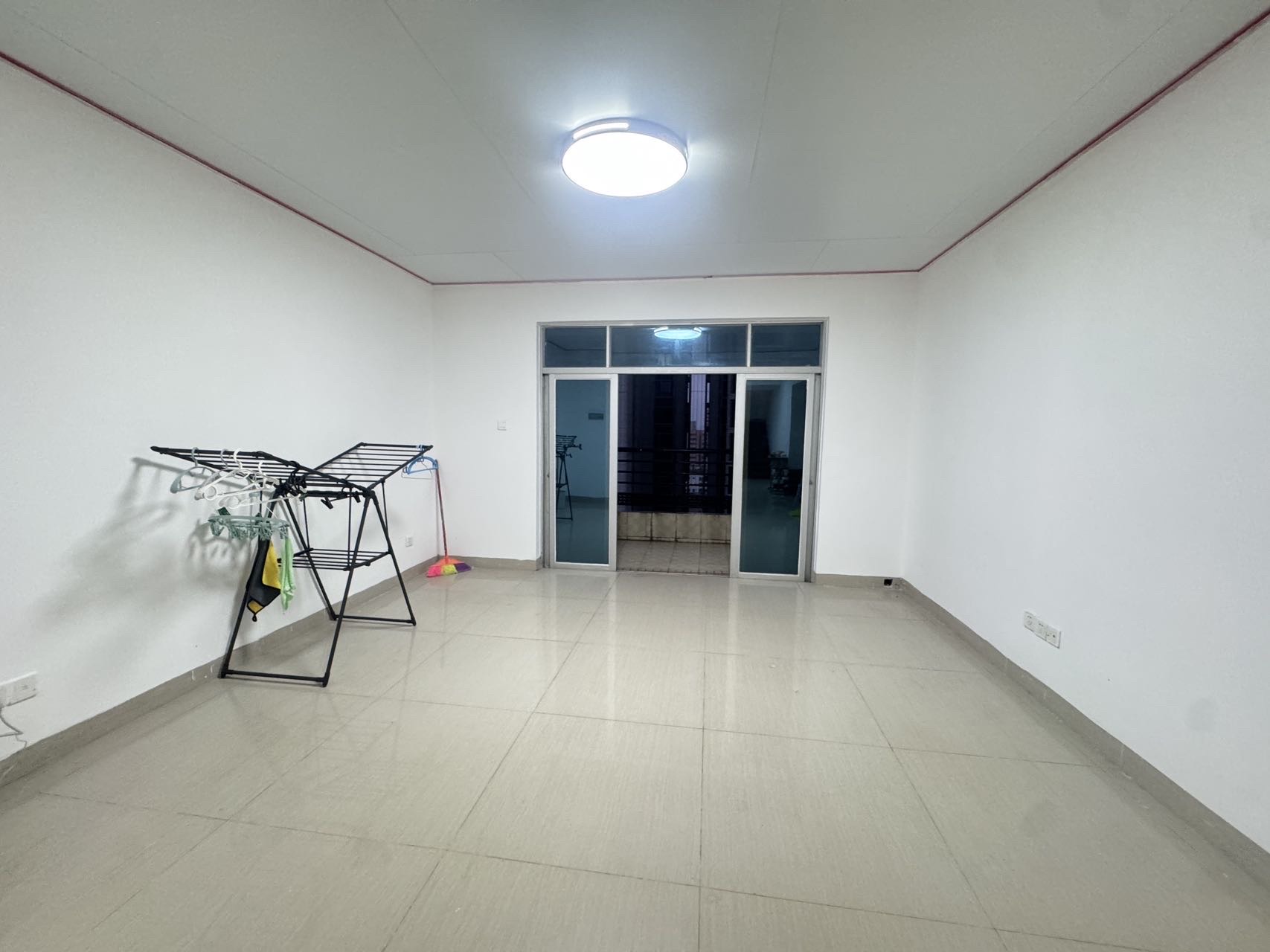 和谐家园(锦和广场) 6室3厅4卫 318.0万 和谐家园(锦和广场) 6室3厅4卫 318.0万客厅