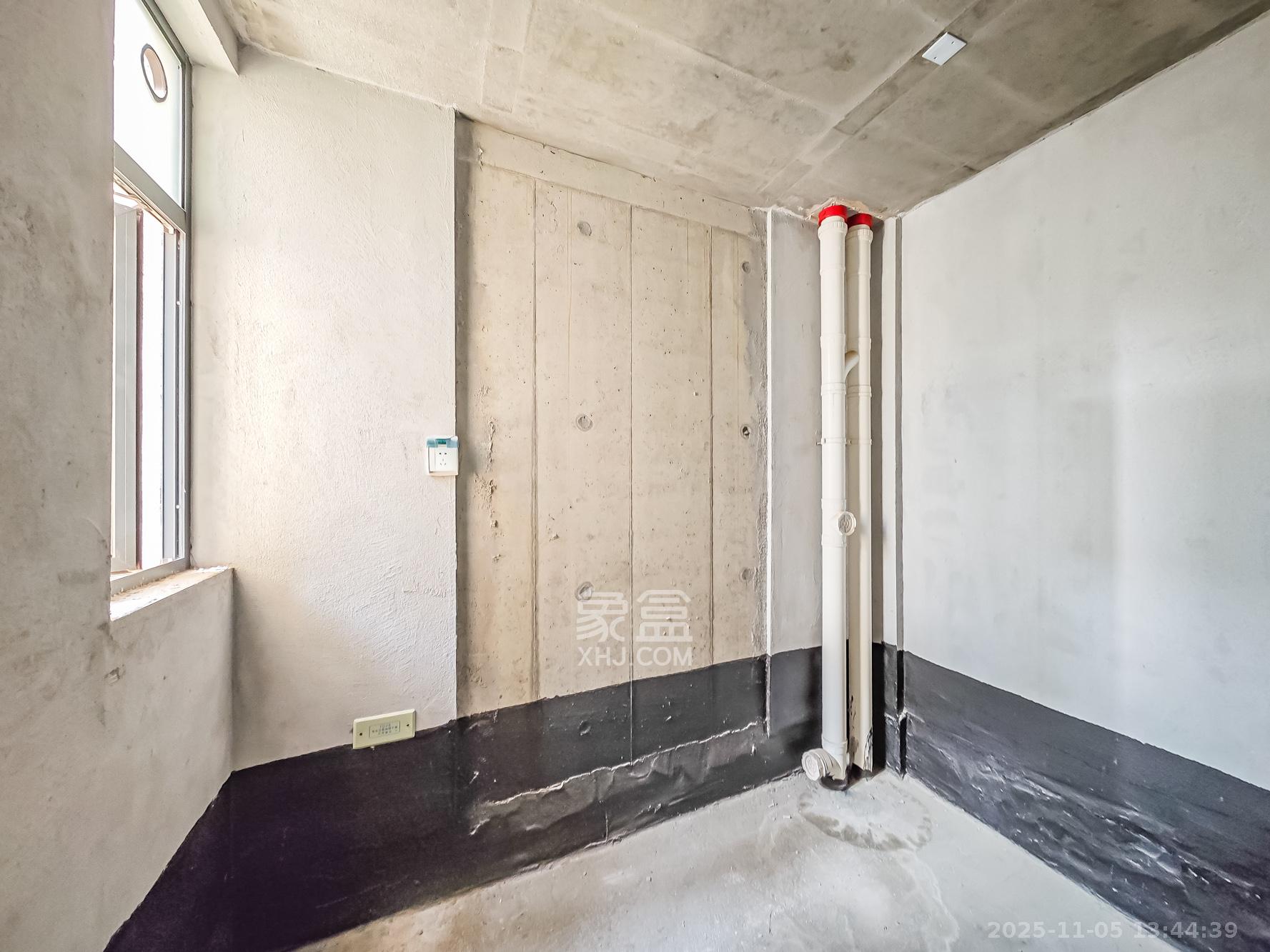 秀峰一品 5室2厅3卫 240.0万 秀峰一品 5室2厅3卫 240.0万卫生间