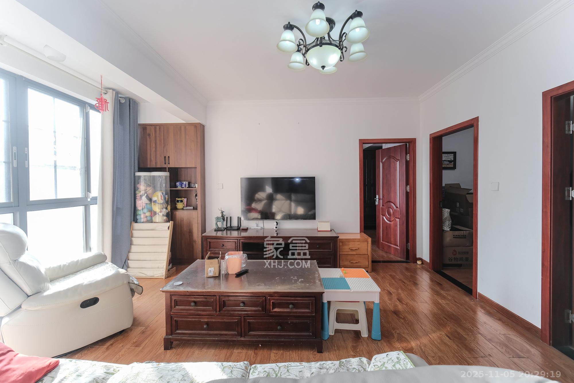 和悦城(蟠龙景苑) 3室0厅2卫 68.0万 和悦城(蟠龙景苑) 3室0厅2卫 68.0万客厅