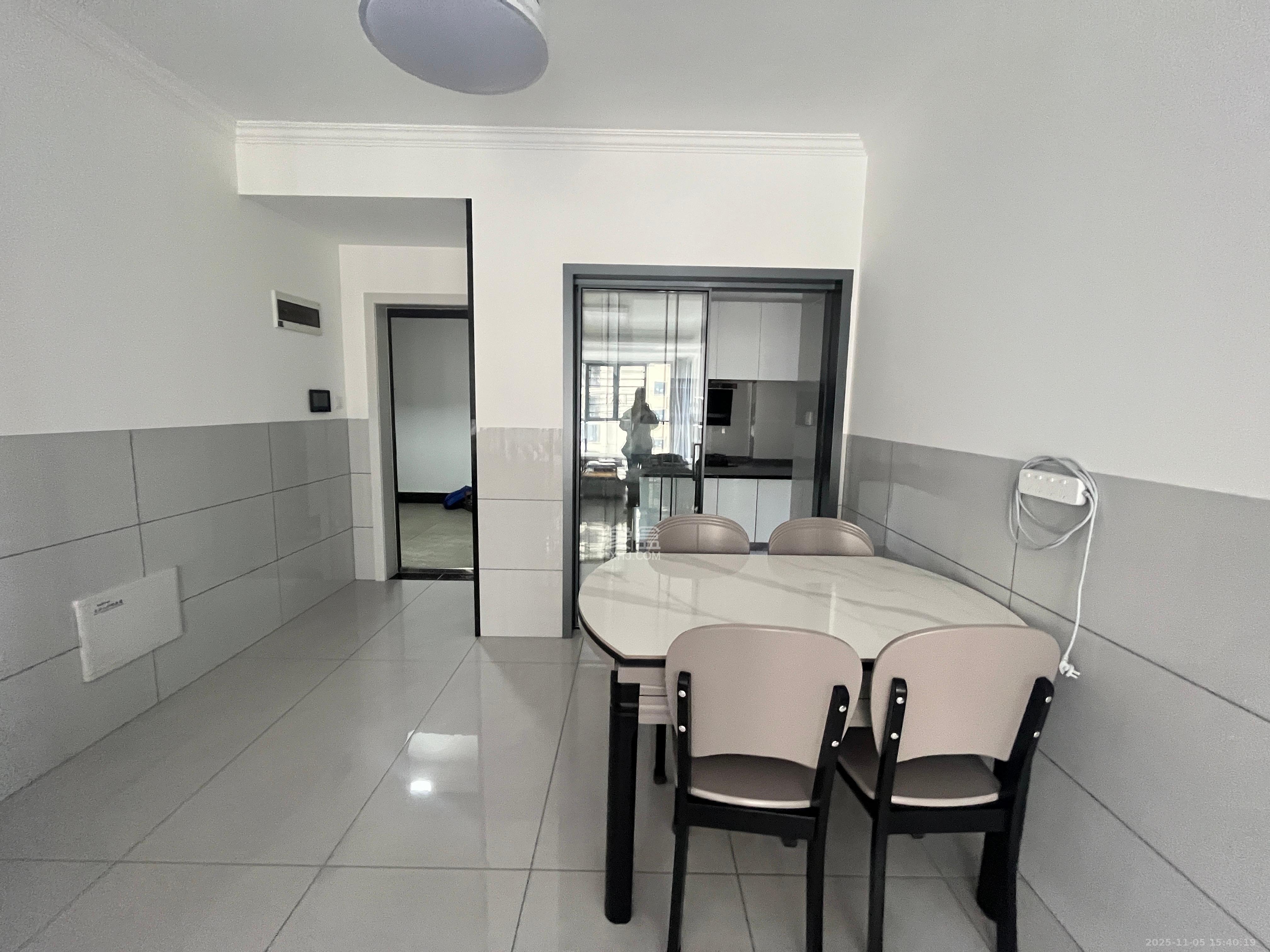 学士翰林苑 2室2厅1卫 1800.0元/月 学士翰林苑 2室2厅1卫 1800.0元/月室内图