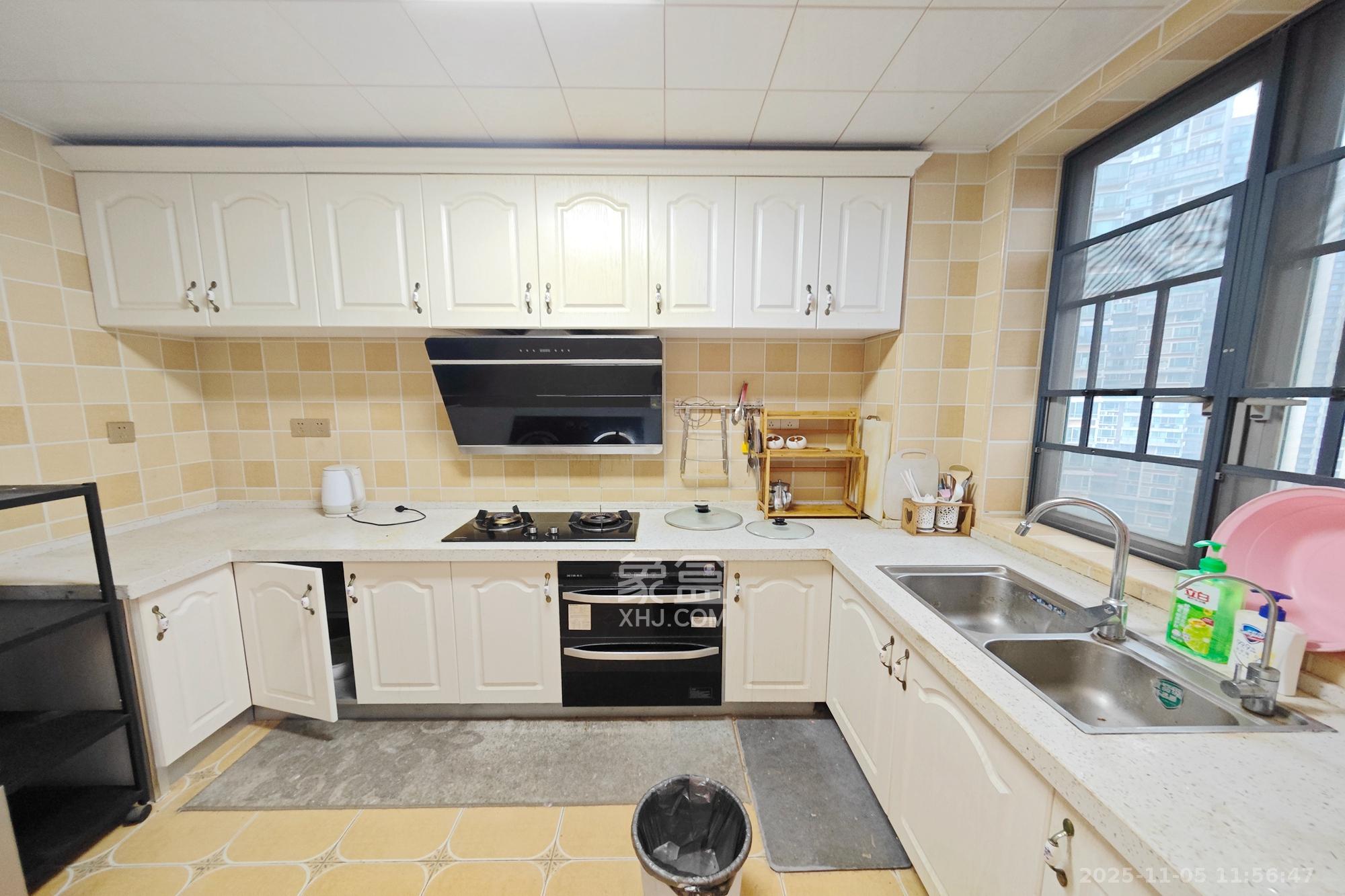 新城新世界一二三期  3室2厅1卫    147.0万厨房