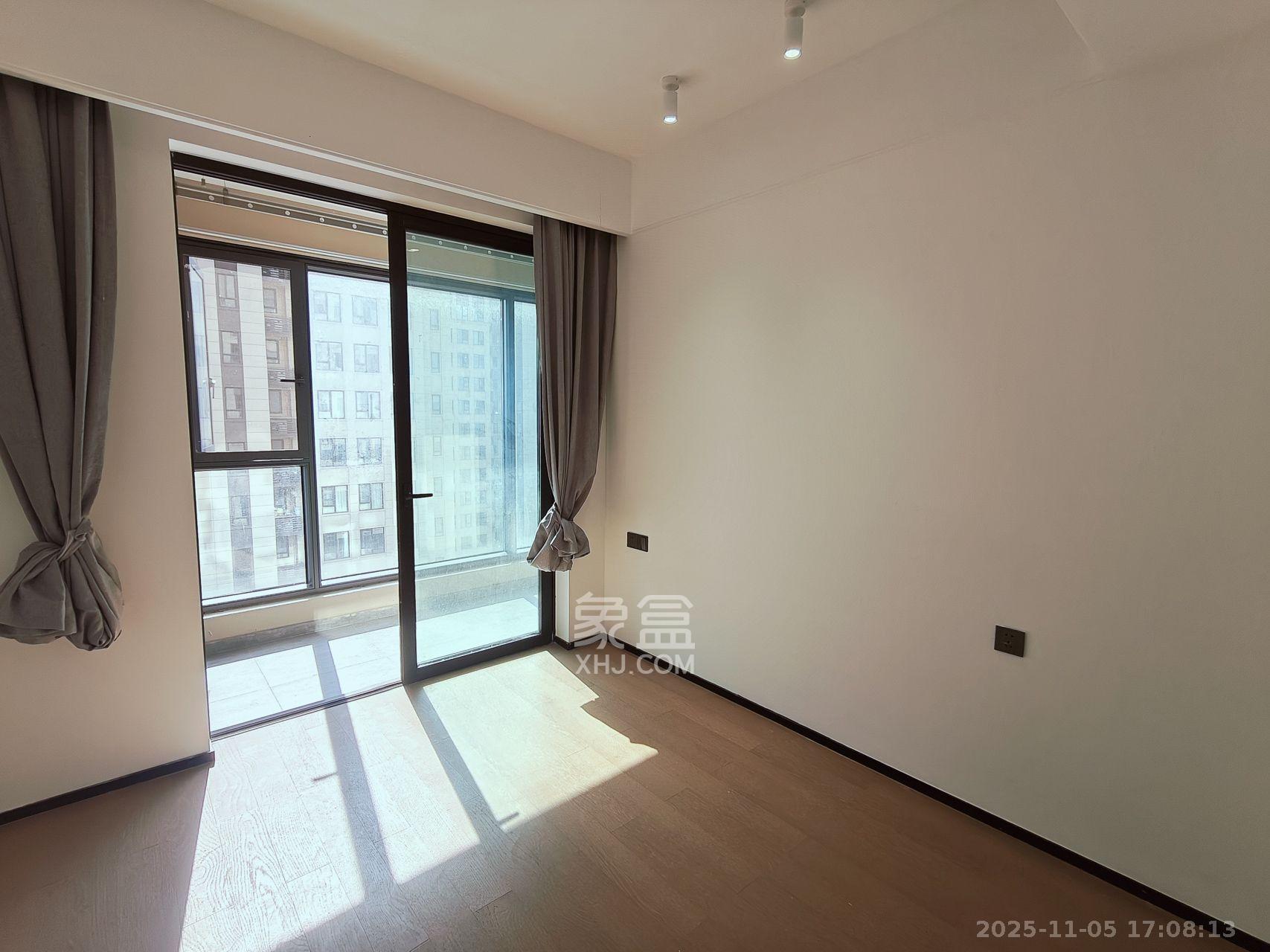 万科滨河道  3室2厅2卫    3000.0元/月室内图