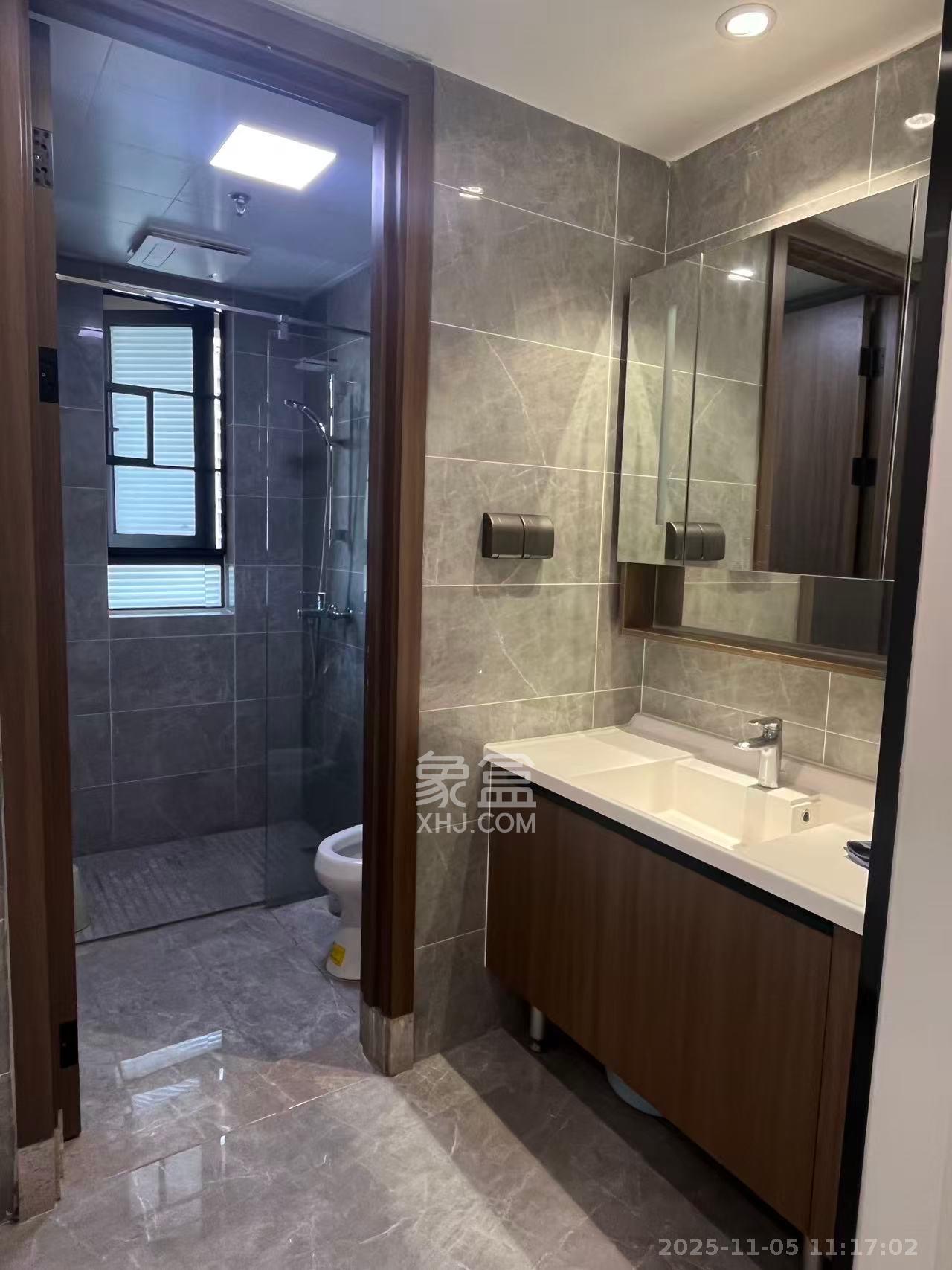 卓越中寰 4室2厅2卫 6800.0元/月 卓越中寰 4室2厅2卫 6800.0元/月室内图