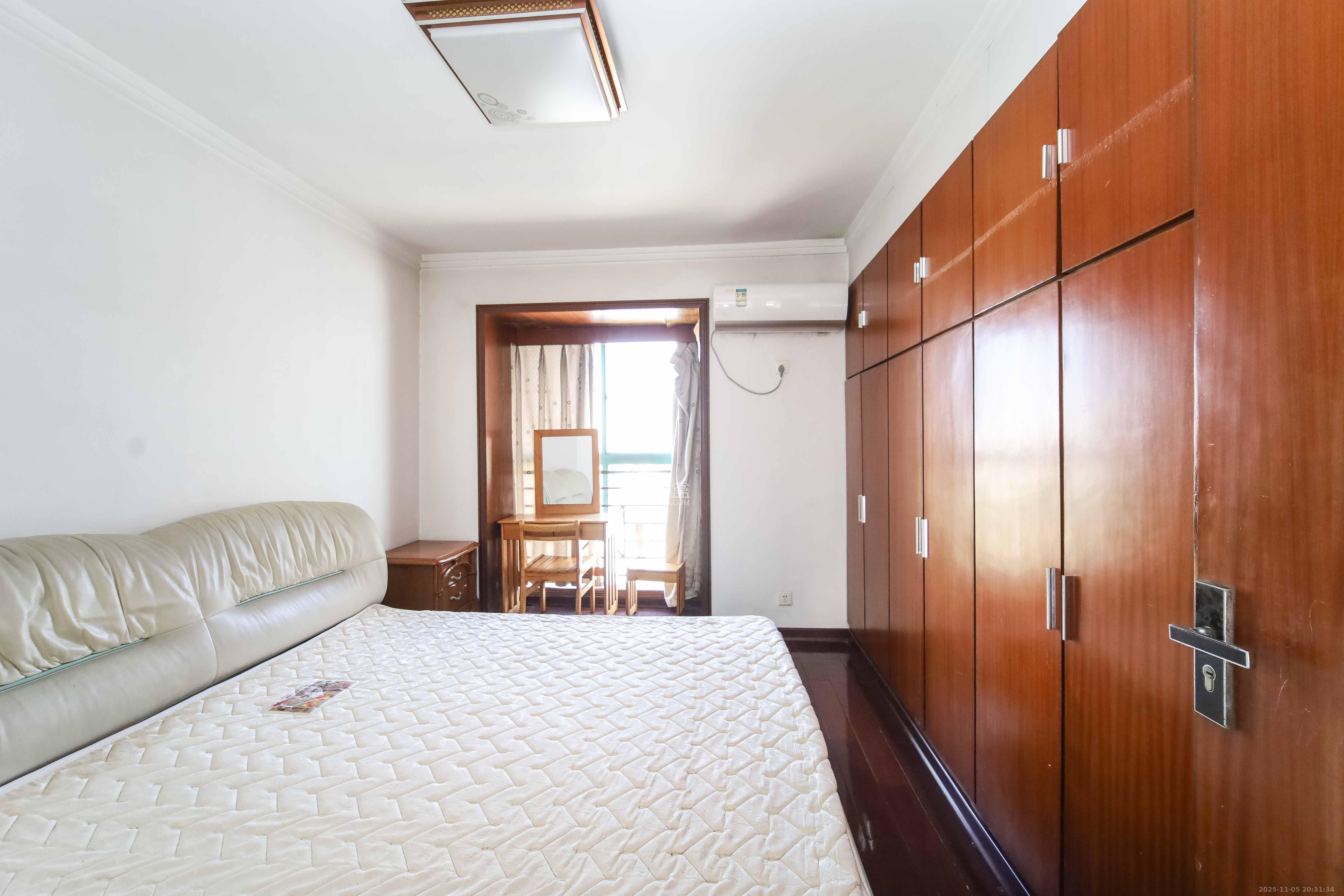 恒业雅苑  4室2厅2卫    152.0万卧室