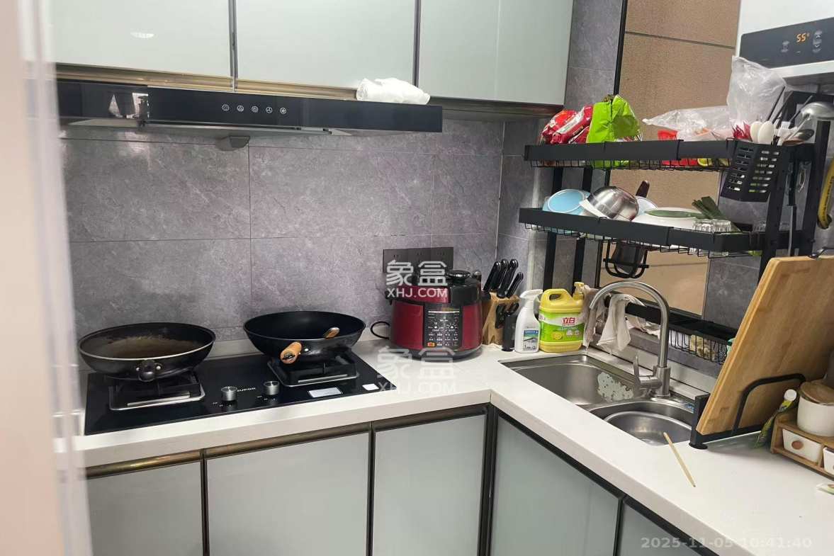 轻盐阳光CEO(轻盐雅苑)(轻奢时代) 3室2厅2卫 2500.0元/月 轻盐阳光CEO(轻盐雅苑)(轻奢时代) 3室2厅2卫 2500.0元/月室内图