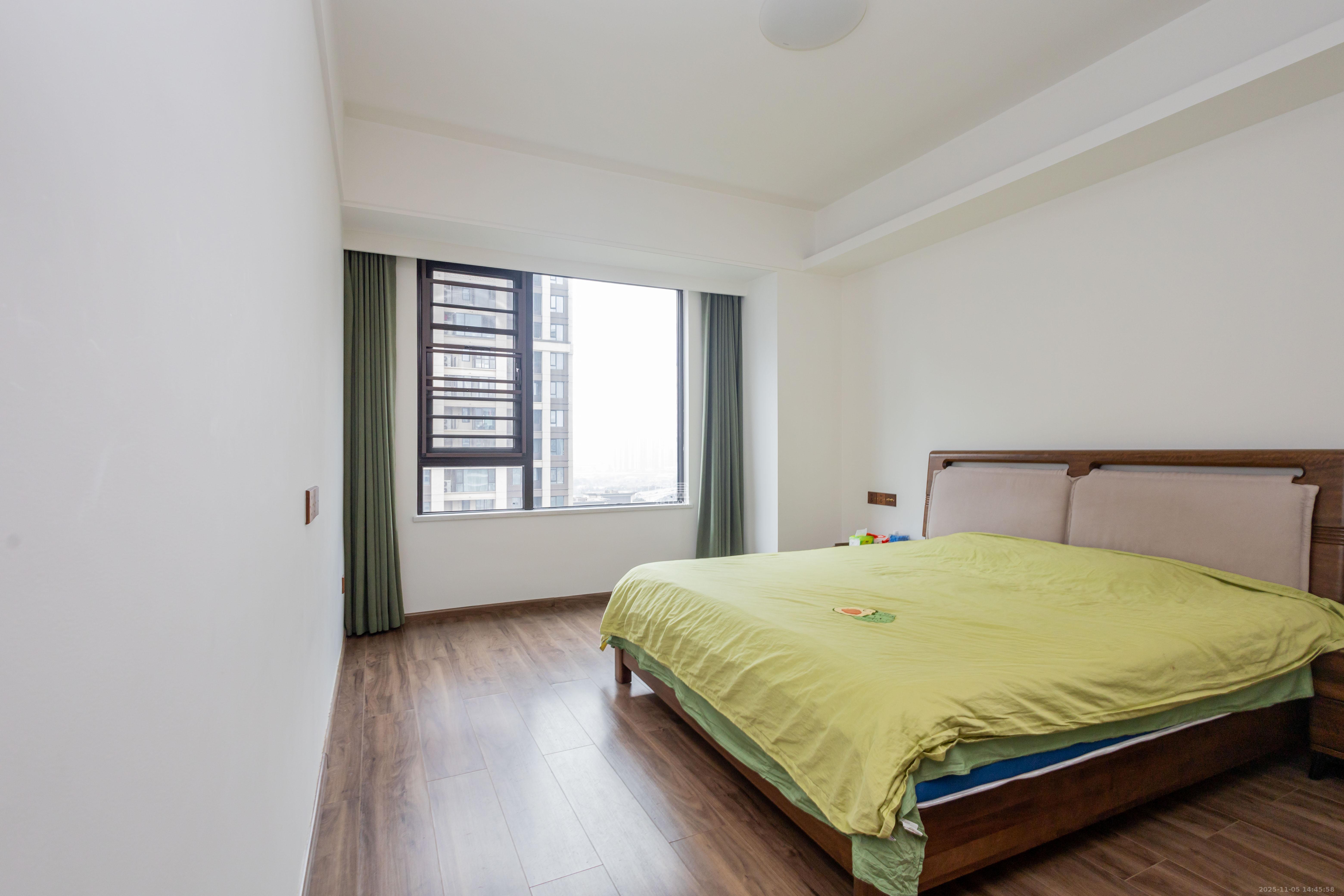 金茂建发观悦 3室2厅2卫 205.0万 金茂建发观悦 3室2厅2卫 205.0万卧室