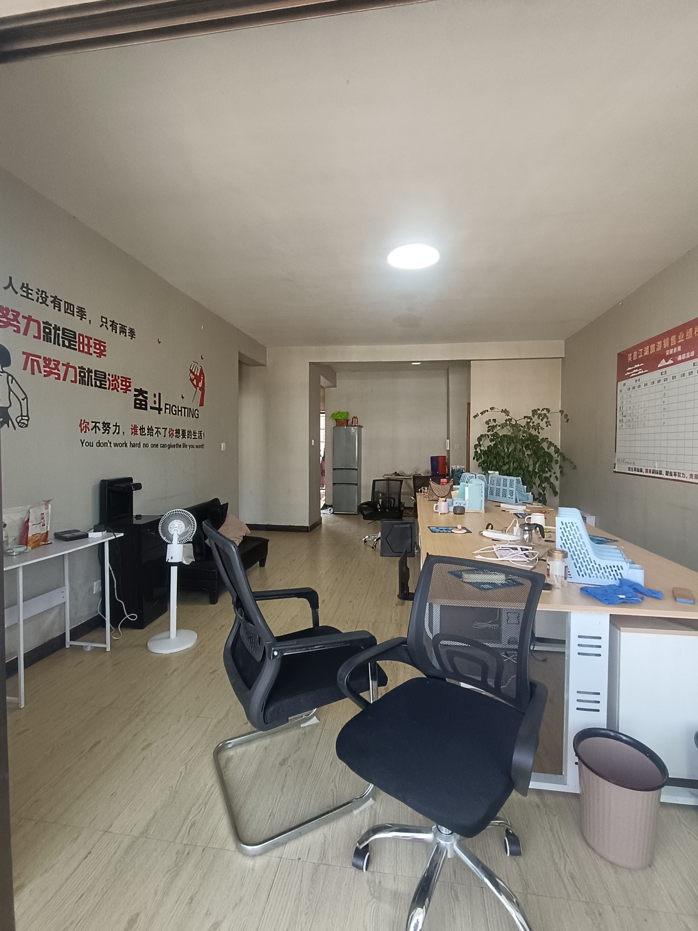 鸿泰冶金雅苑 3室2厅2卫 1800.0元/月 鸿泰冶金雅苑 3室2厅2卫 1800.0元/月室内图