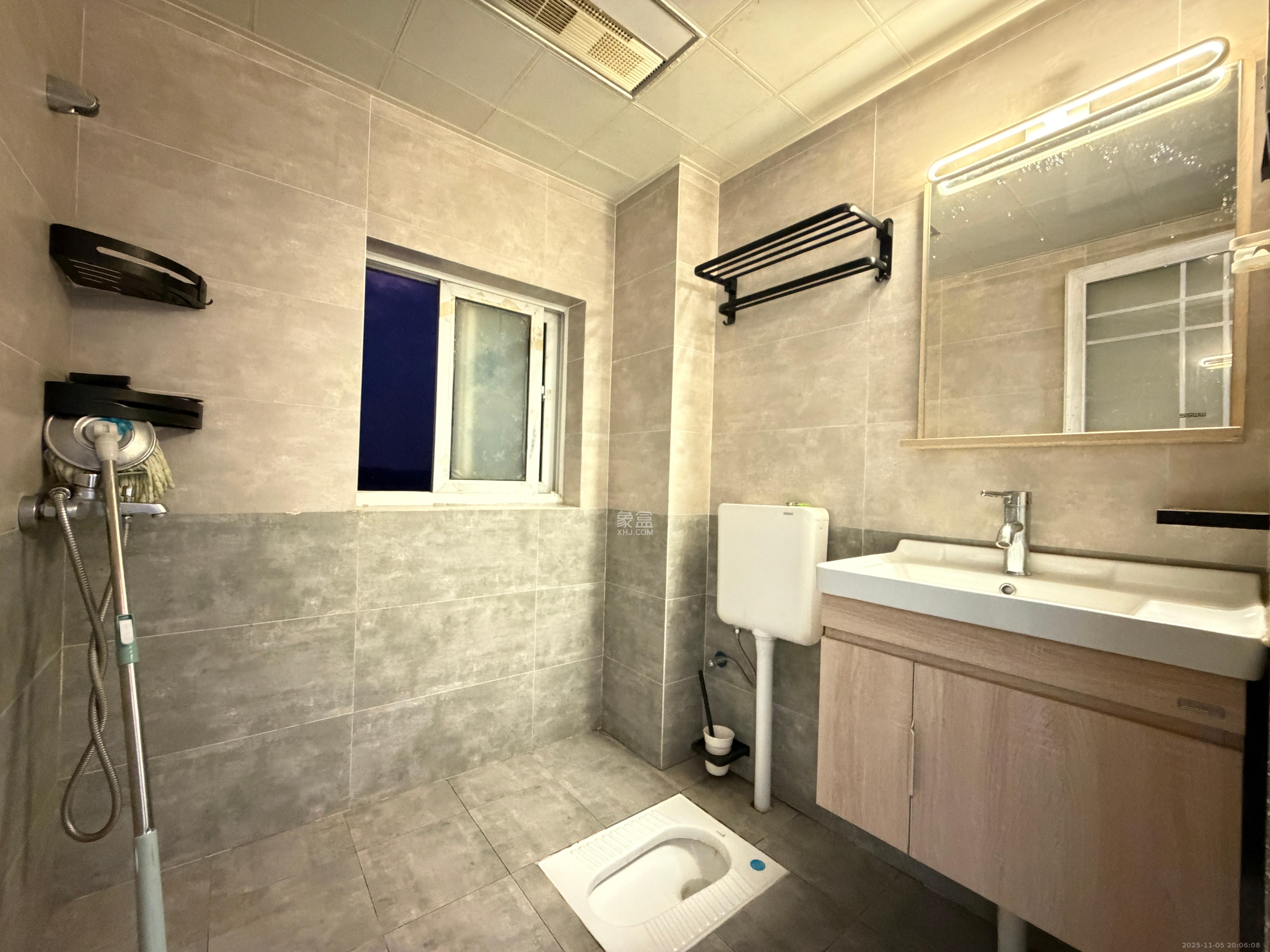 荣盛岳麓峰景 3室2厅1卫 2200.0元/月 荣盛岳麓峰景 3室2厅1卫 2200.0元/月室内图