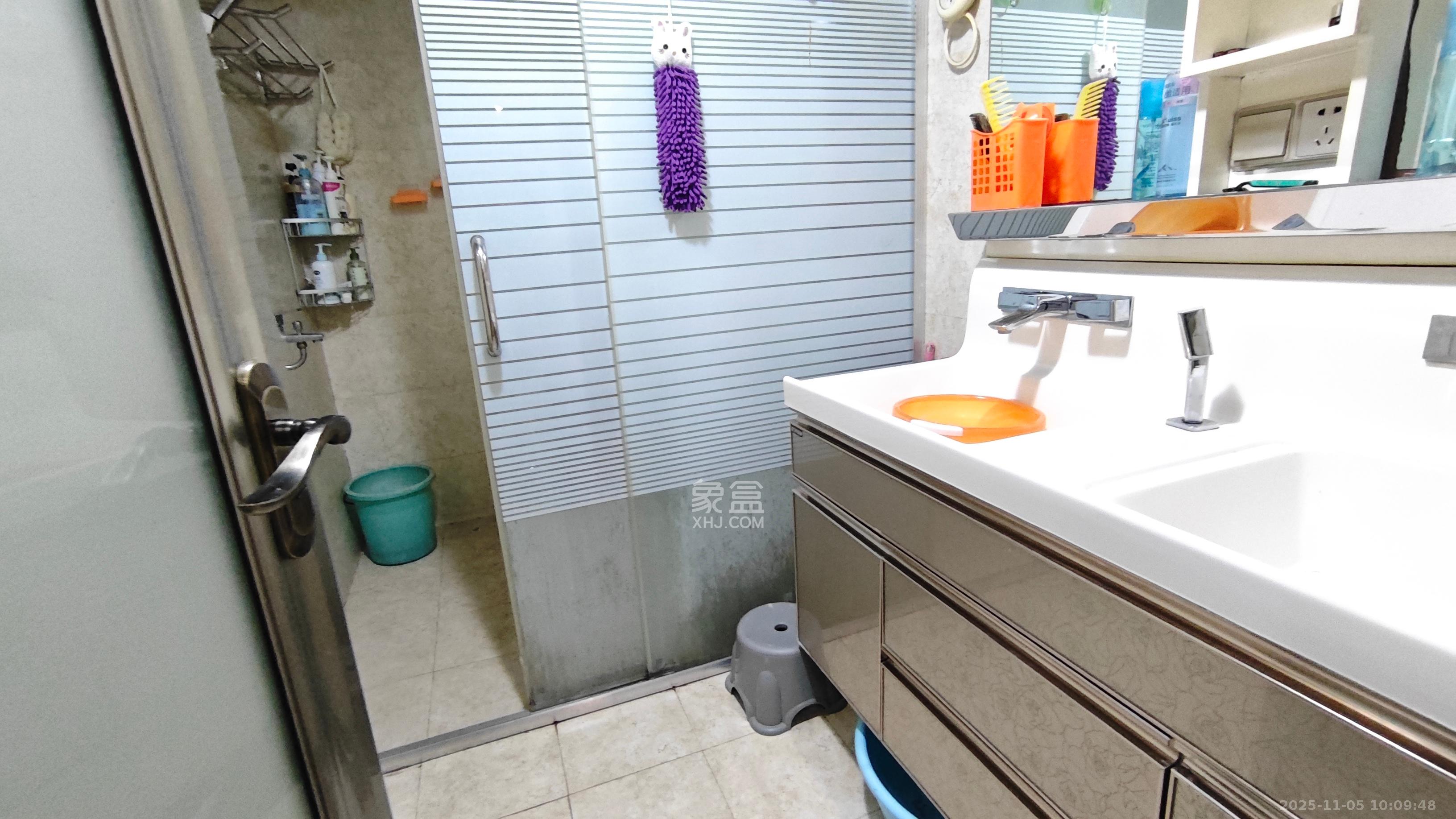 湘电友谊一号  4室2厅2卫    55.0万客厅