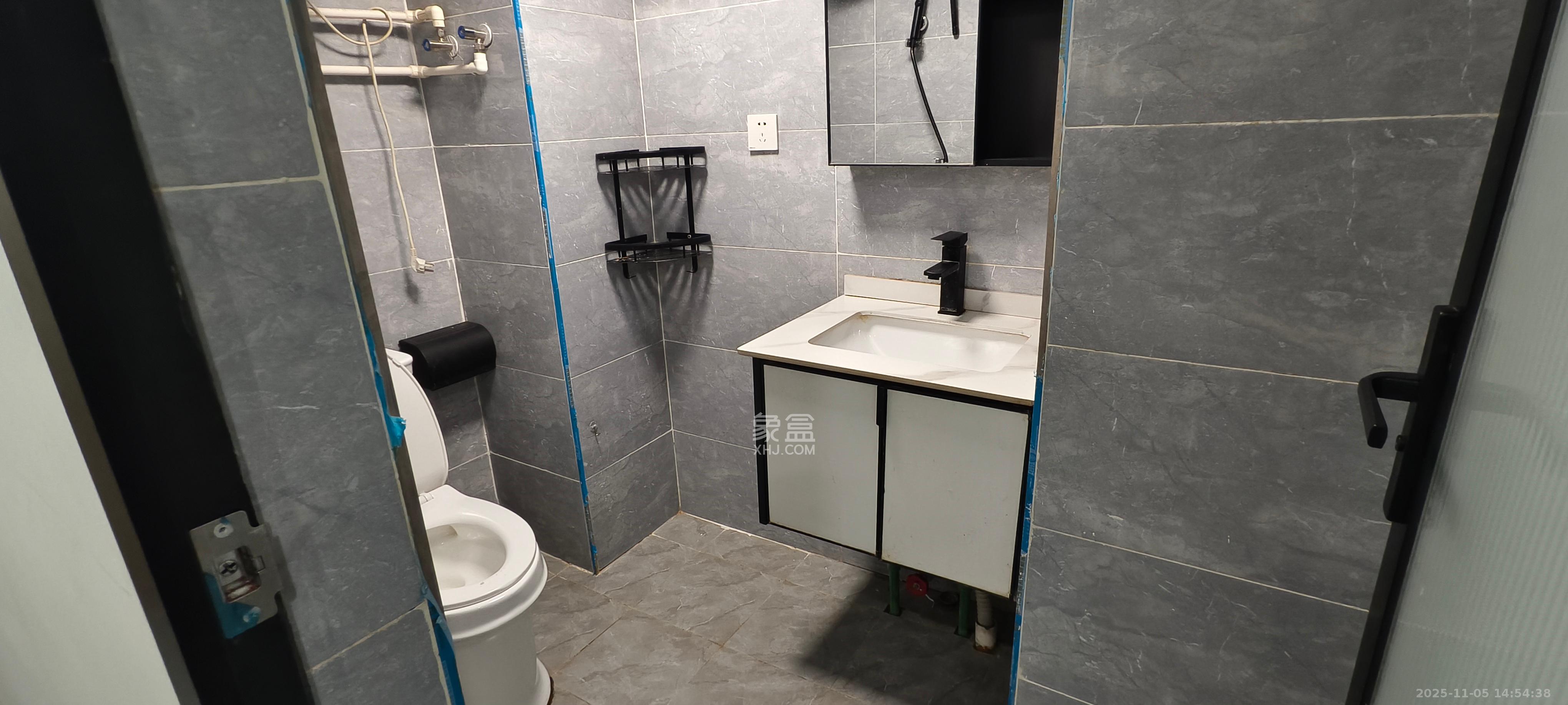 力高凤凰新天  2室2厅1卫    2200.0元/月室内图