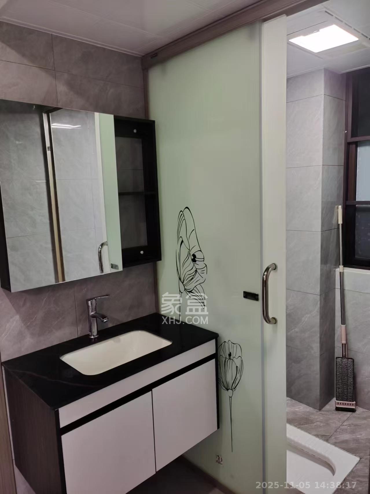 和润园三期 2室1厅1卫 2300.0元/月 和润园三期 2室1厅1卫 2300.0元/月室内图