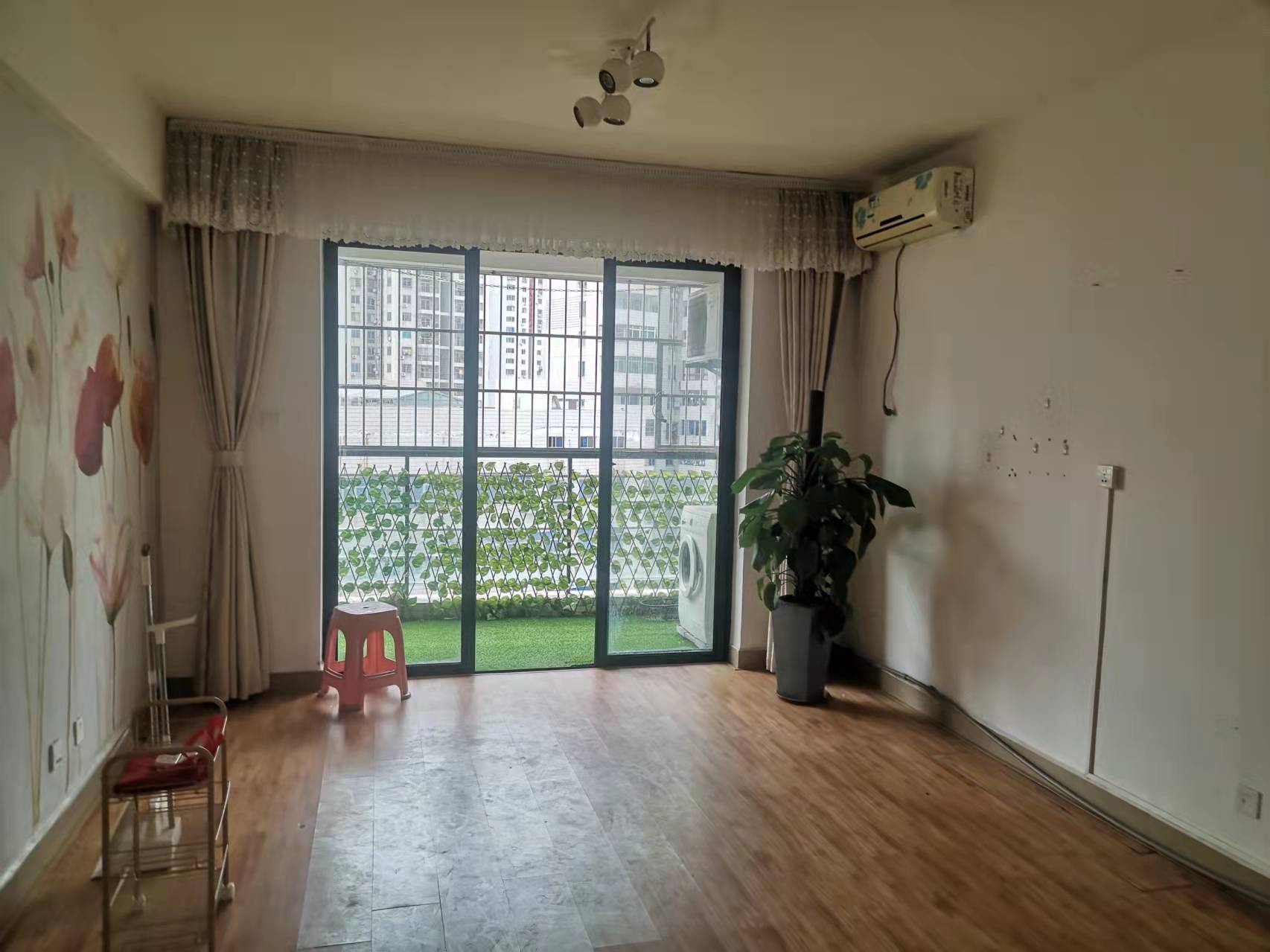 玉沙广场(京华城) 2室2厅1卫 2300.0元/月 玉沙广场(京华城) 2室2厅1卫 2300.0元/月室内图