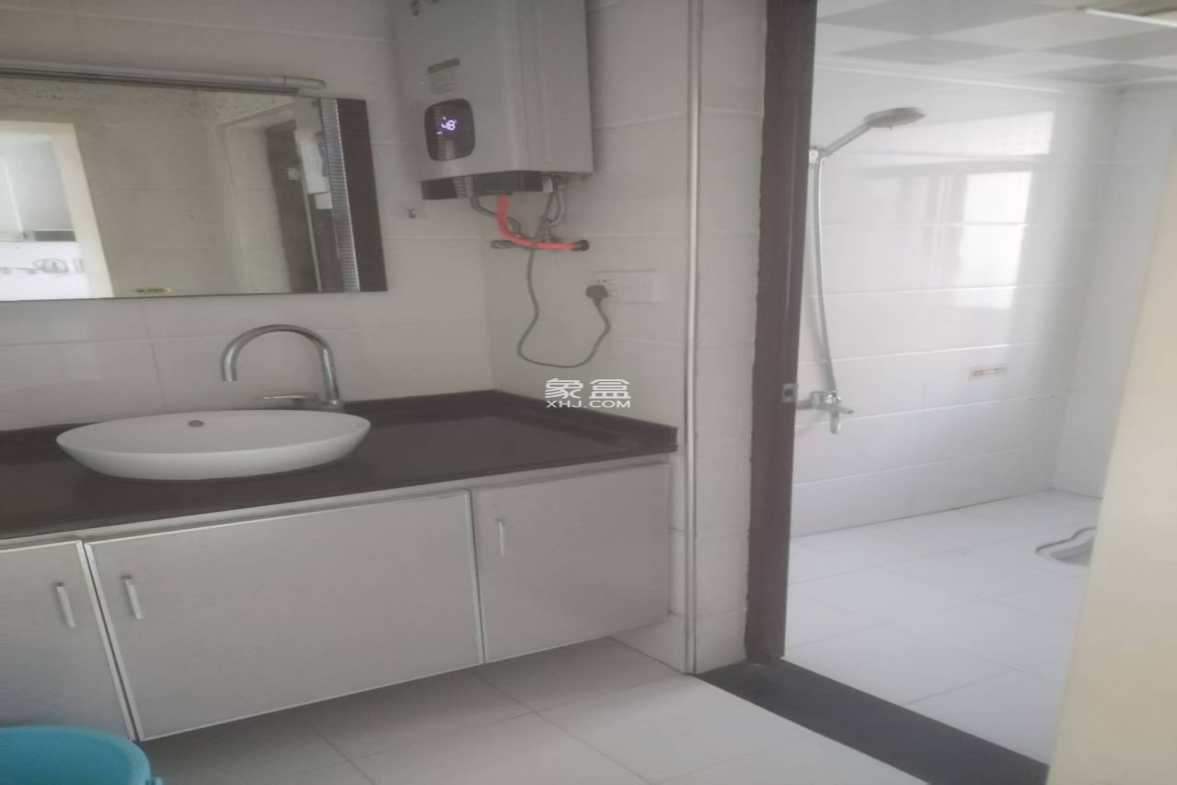 梓怡华府 3室2厅2卫 1800.0元/月 梓怡华府 3室2厅2卫 1800.0元/月室内图