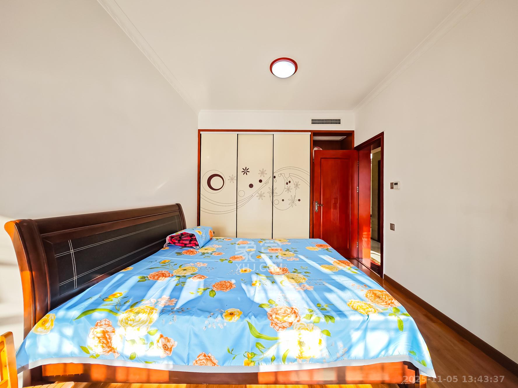 绿地海外滩一期  3室2厅1卫    68.0万卧室