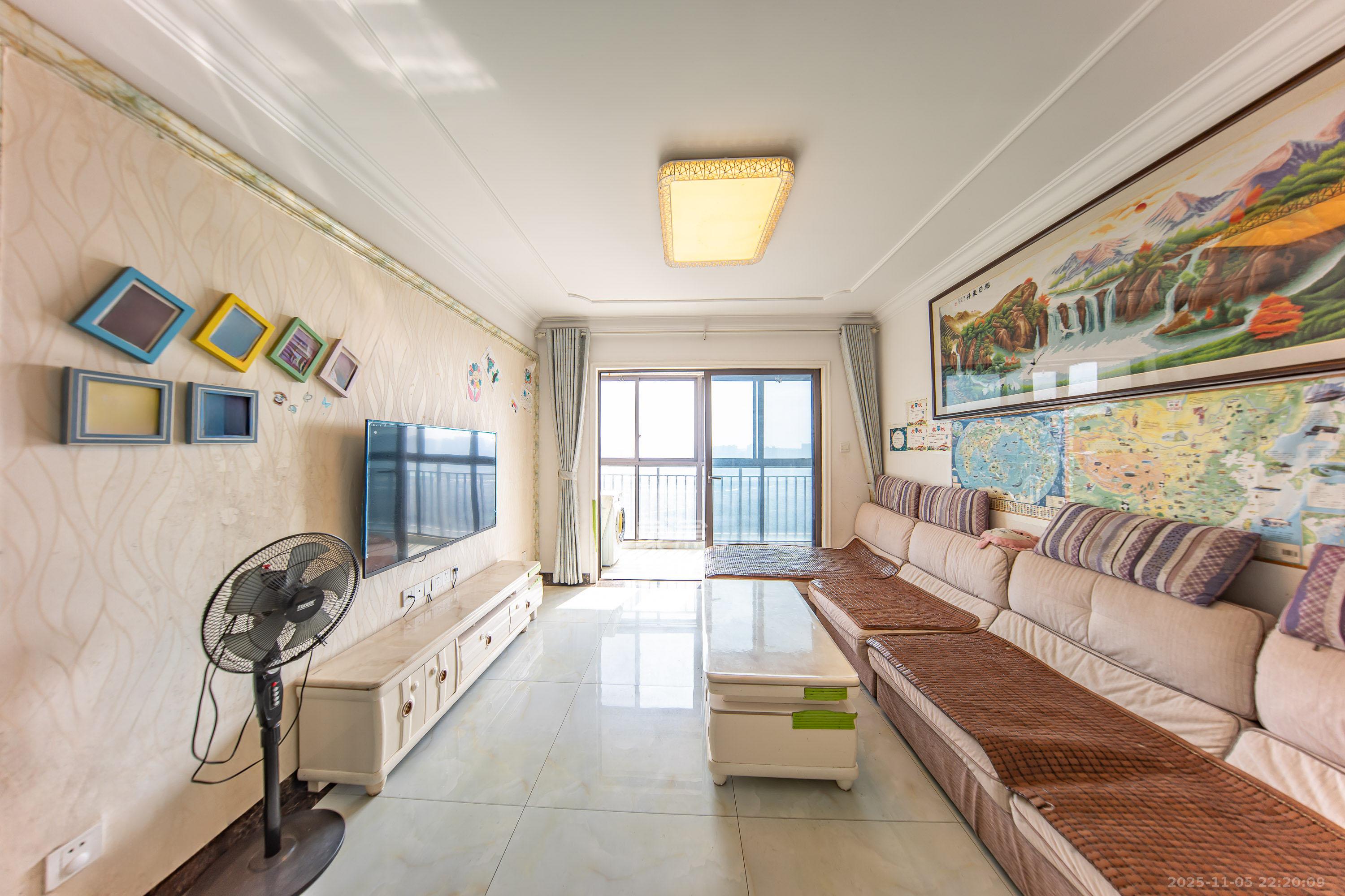 华润橡树湾  3室2厅1卫    69.0万客厅