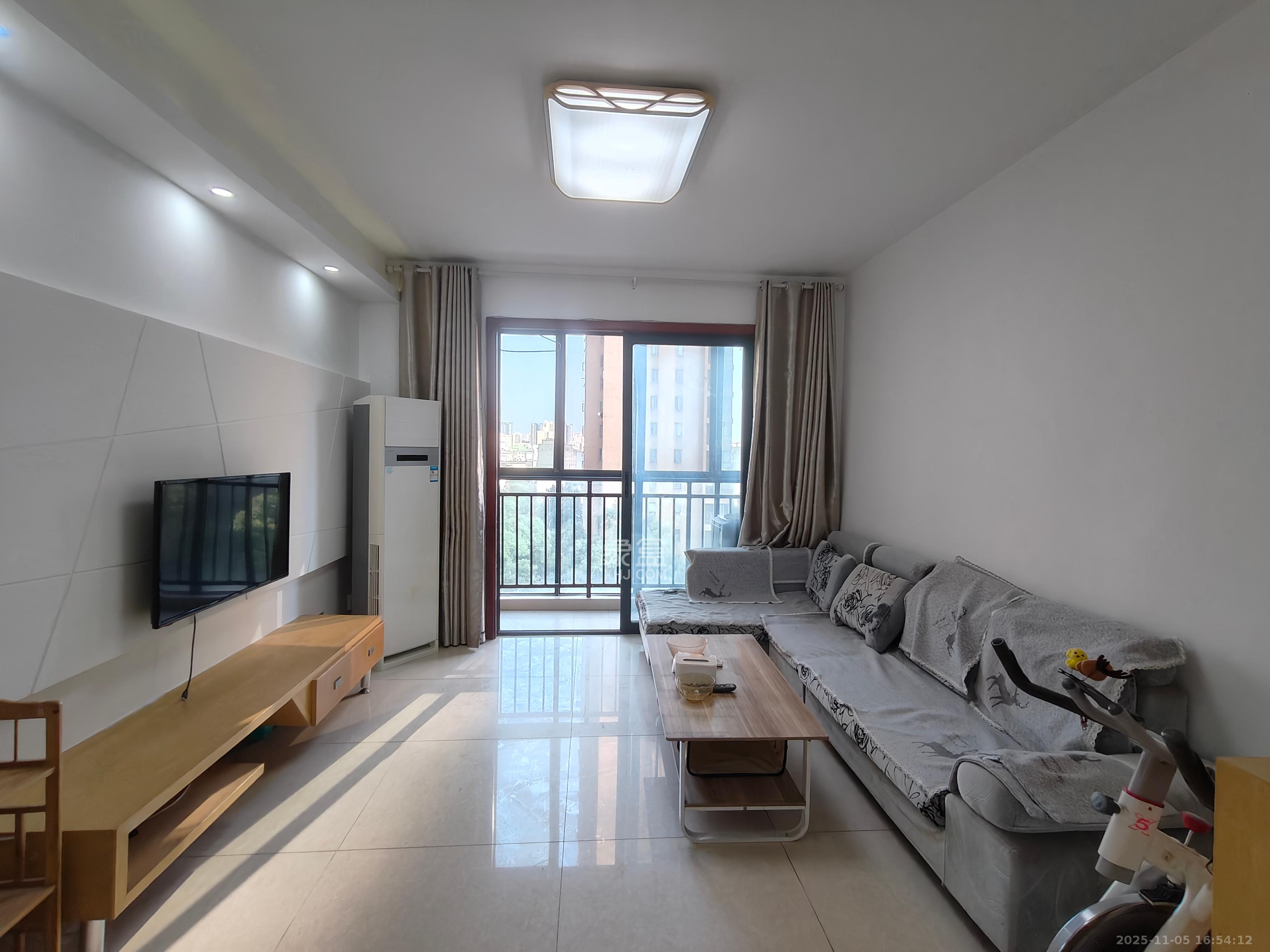 万博汇  3室2厅1卫    2700.0元/月