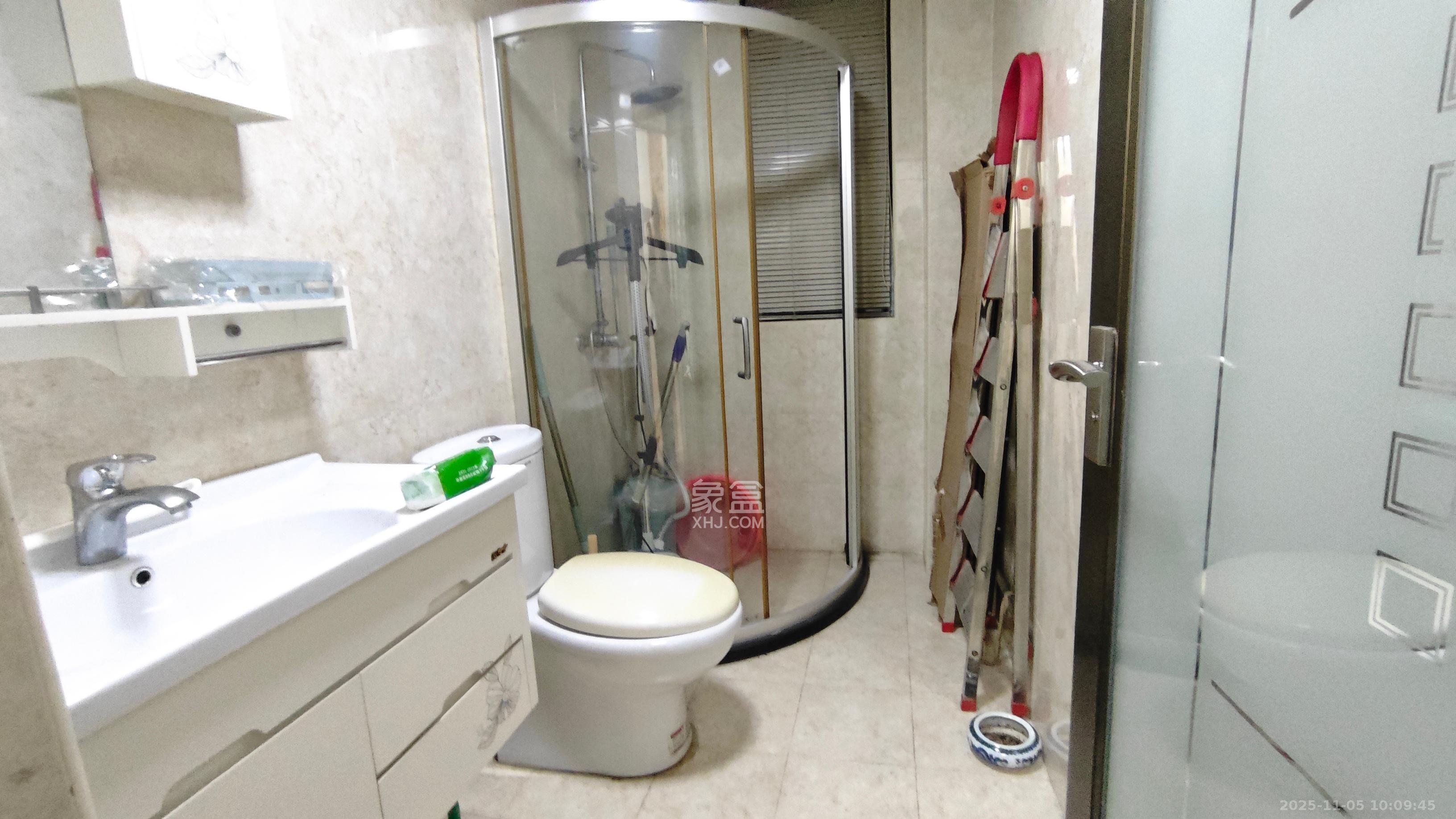 湘电友谊一号  4室2厅2卫    55.0万客厅