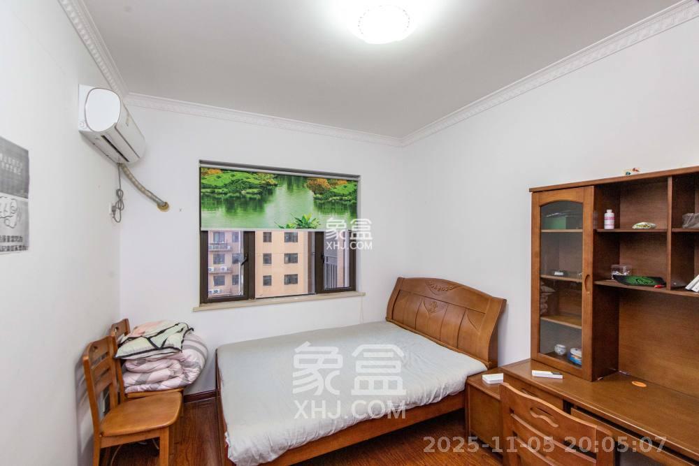 德润小区（丰升德润小区）  4室2厅2卫    2600.0元/月室内图