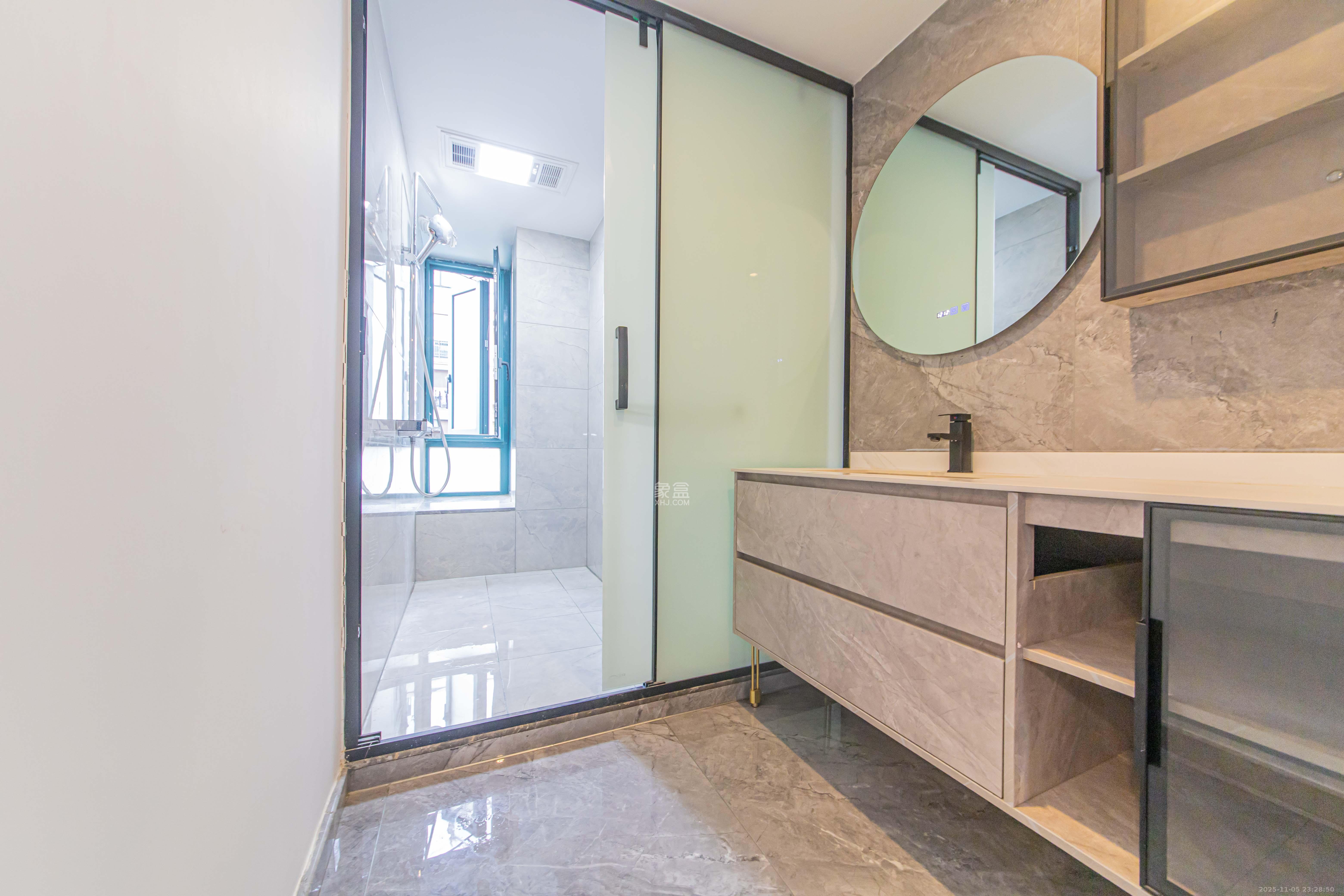 华天苑 3室2厅2卫 165.0万 华天苑 3室2厅2卫 165.0万卫生间