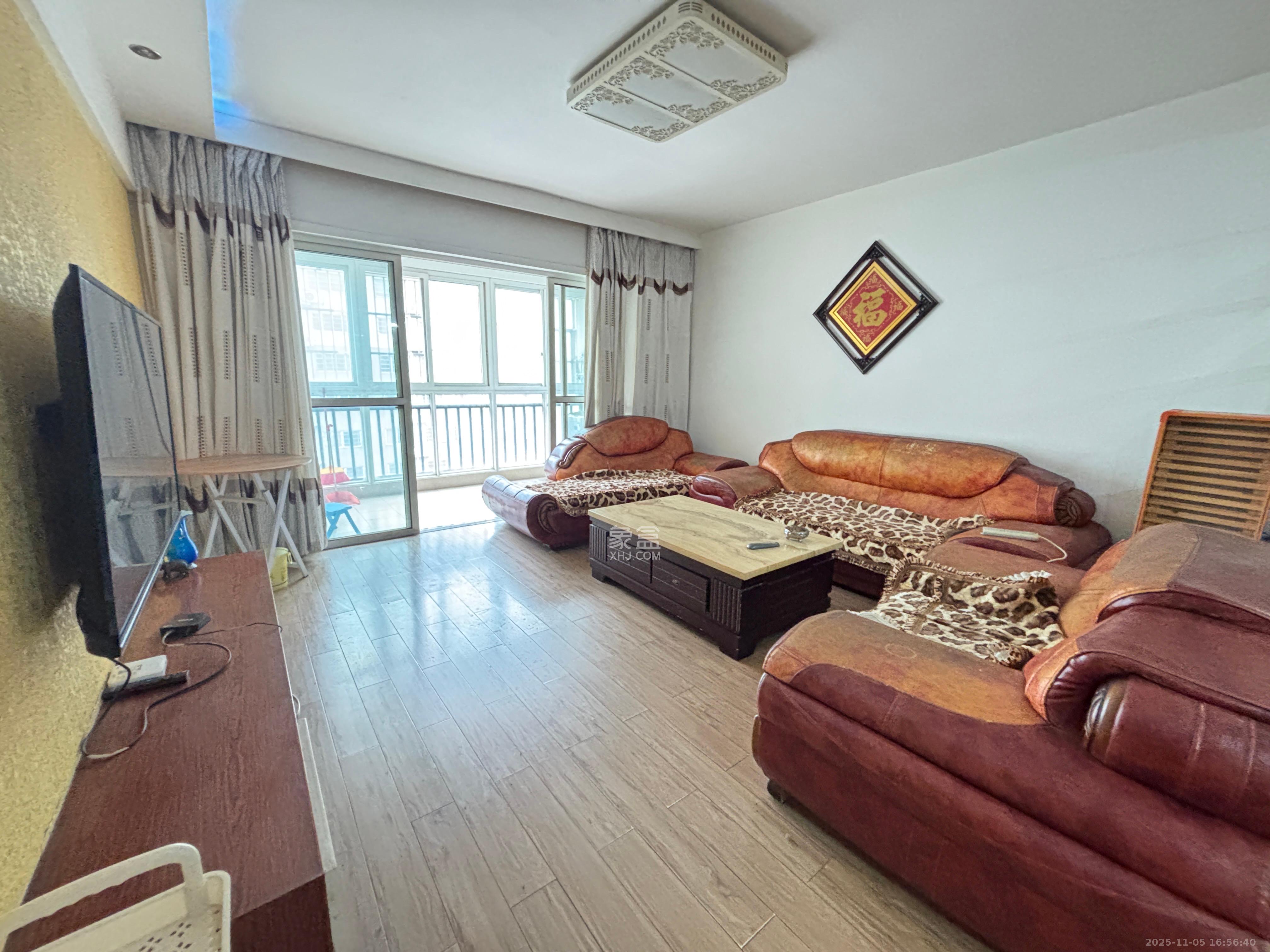 佳美星城  3室2厅1卫    1600.0元/月室内图