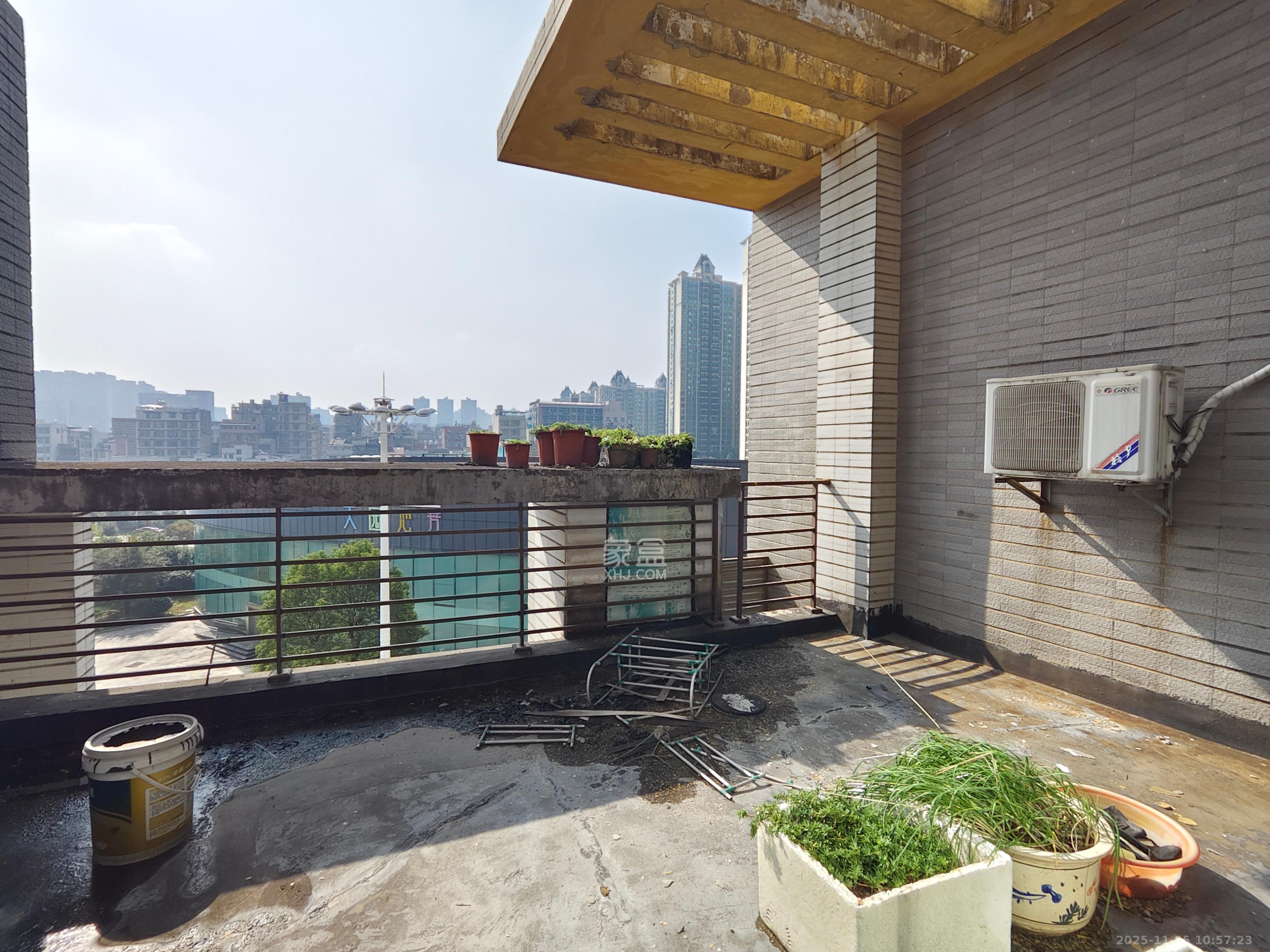 港湘铂玥(天园地芳国际珠宝城) 6室2厅4卫 3600.0元/月 港湘铂玥(天园地芳国际珠宝城) 6室2厅4卫 3600.0元/月室内图