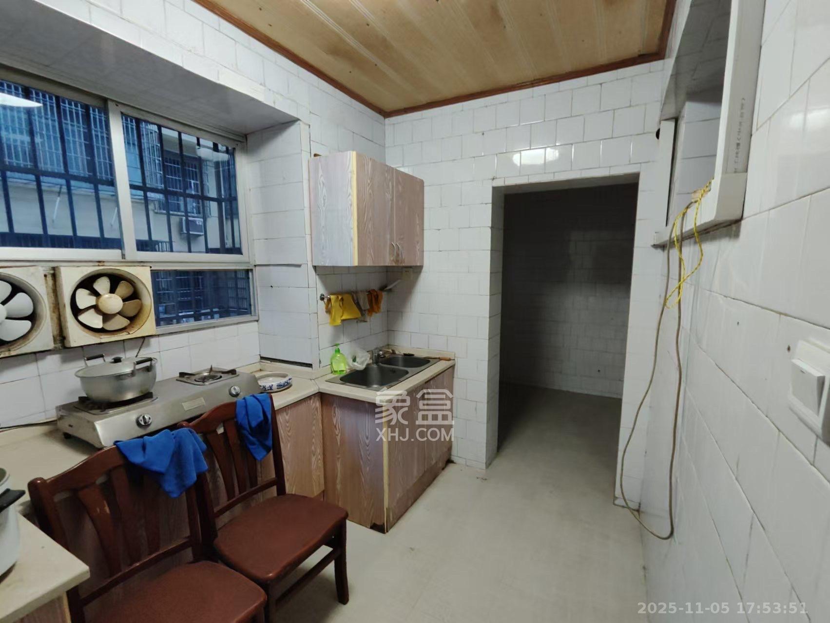 雅泰花园  2室1厅1卫    1800.0元/月室内图