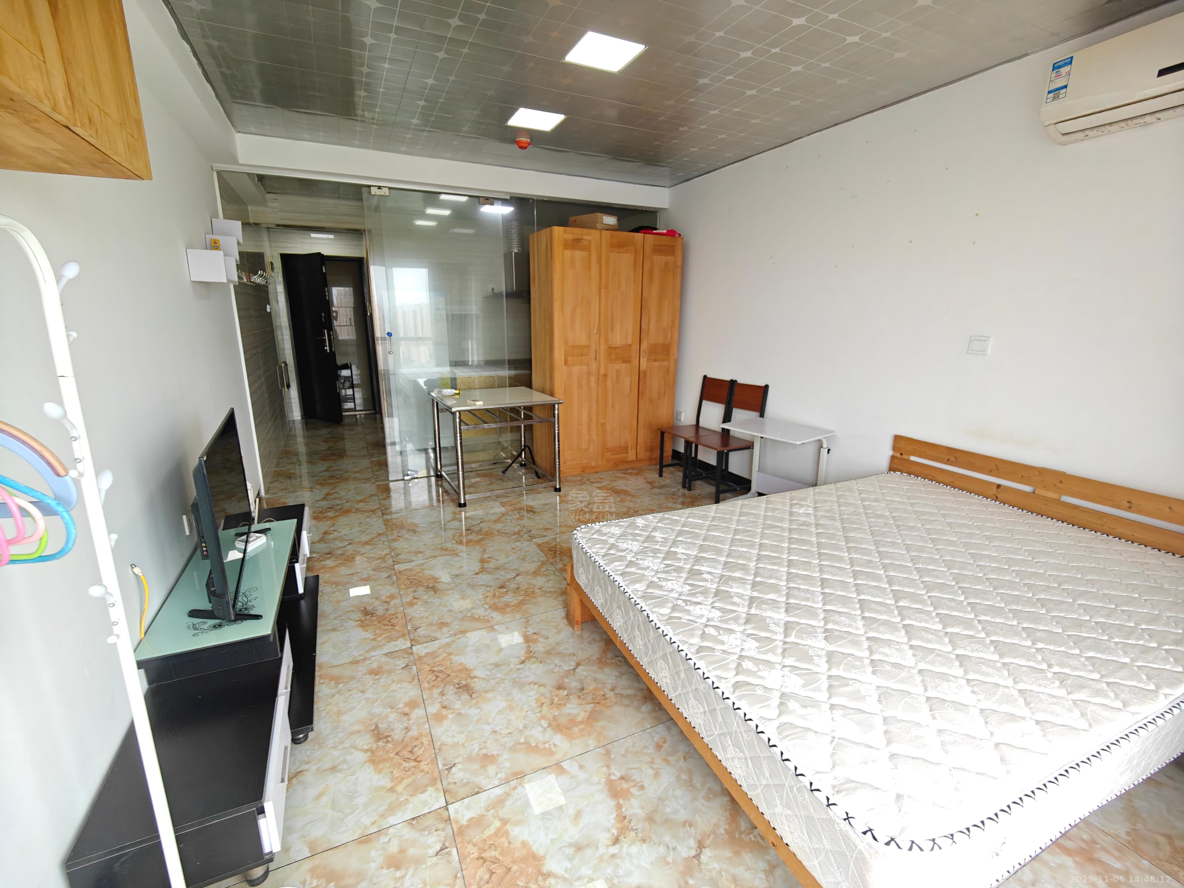 美的城三期  1室1厅1卫    900.0元/月室内图