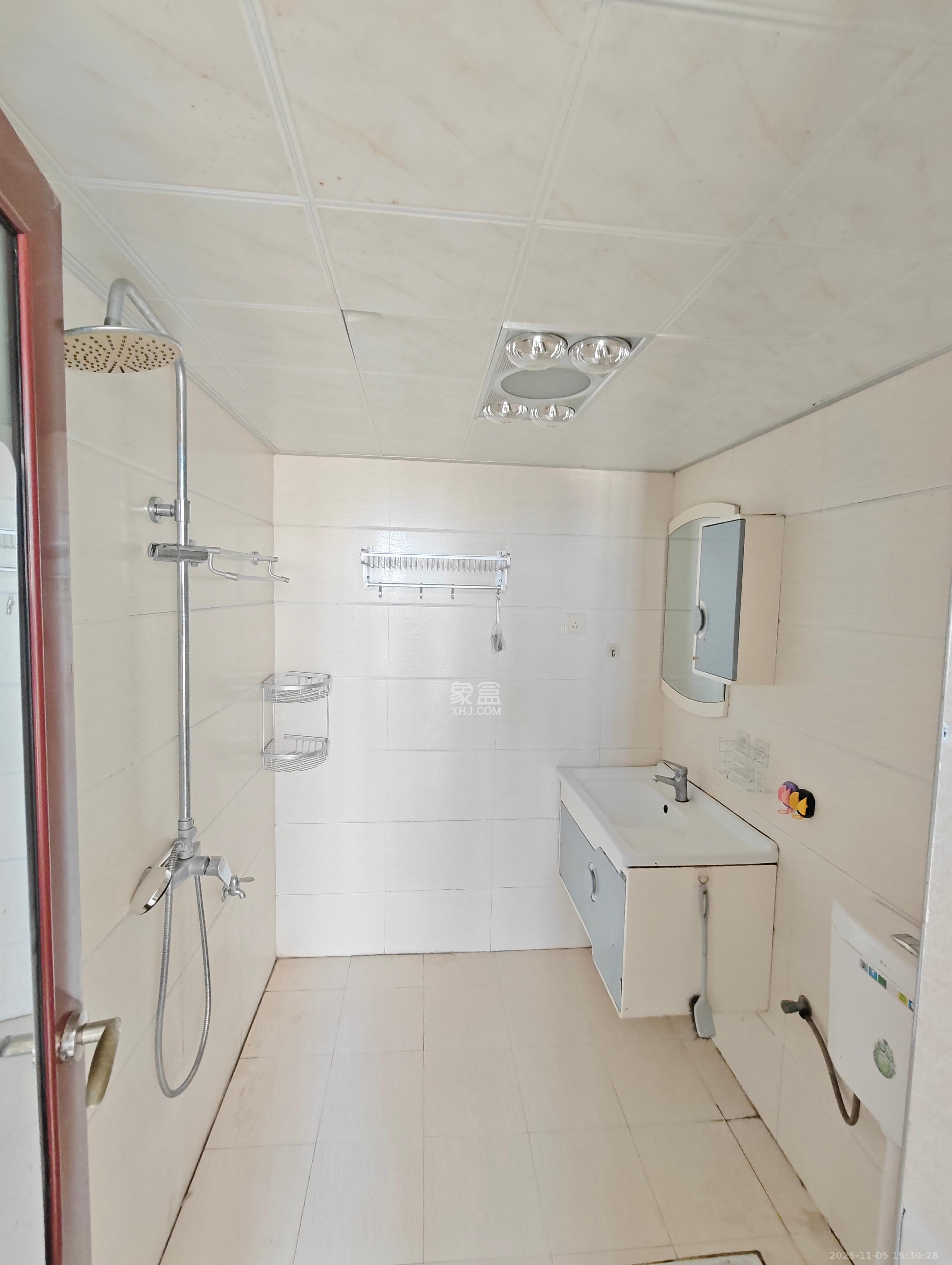 滨水名都  1室1厅1卫    1100.0元/月室内图