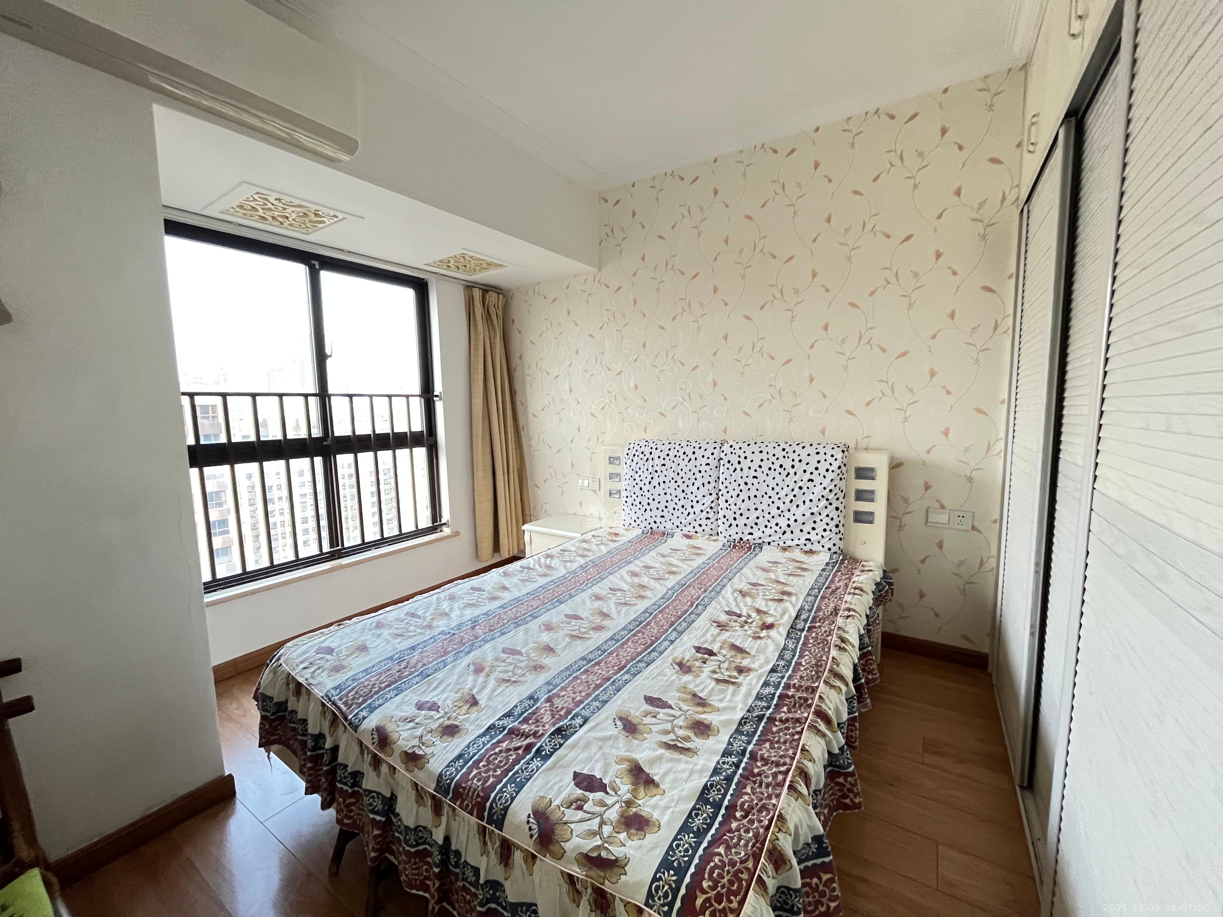 绿地中央广场  3室2厅1卫    2900.0元/月室内图