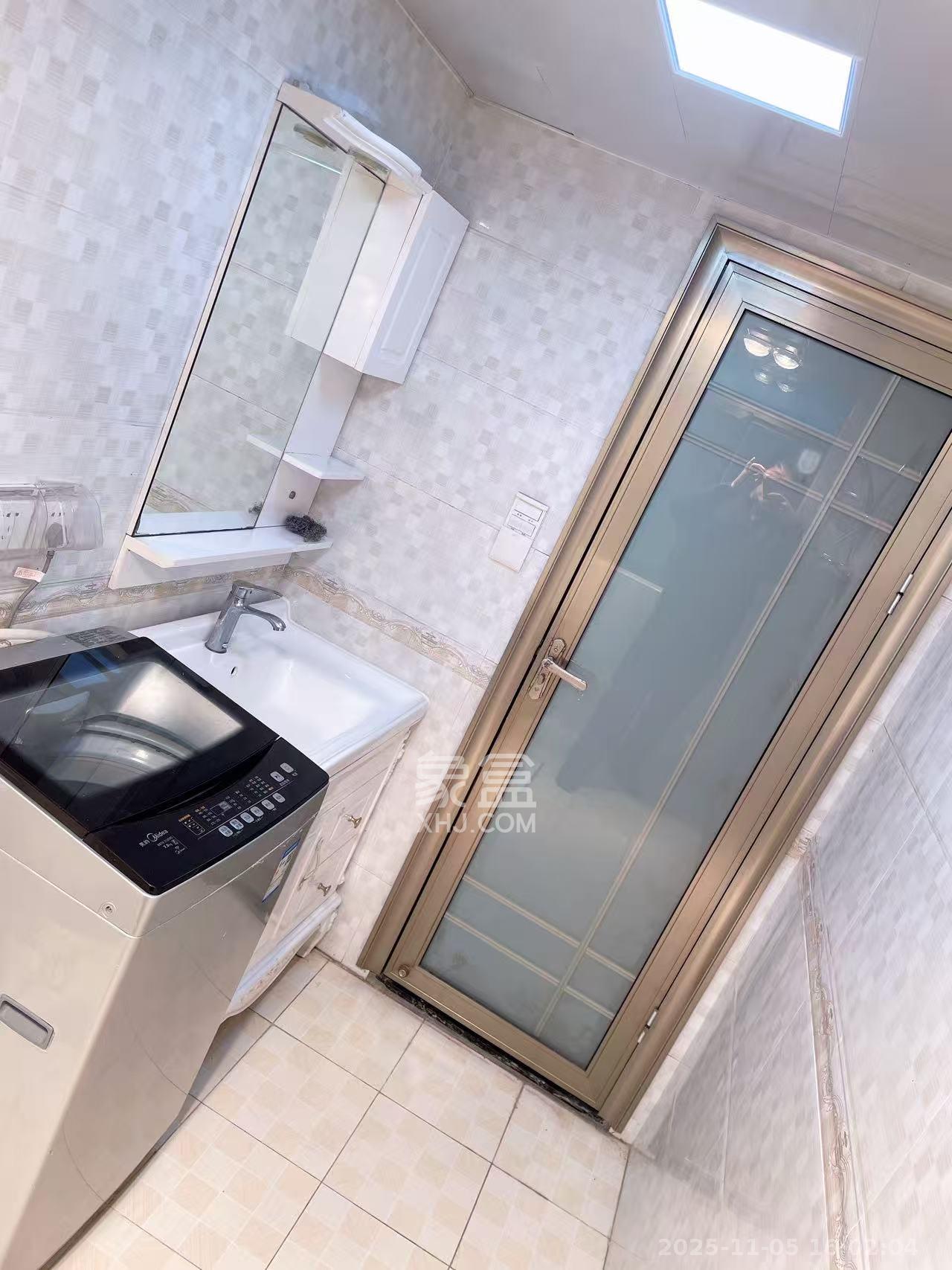 阳明山庄  3室1厅1卫    2200.0元/月室内图