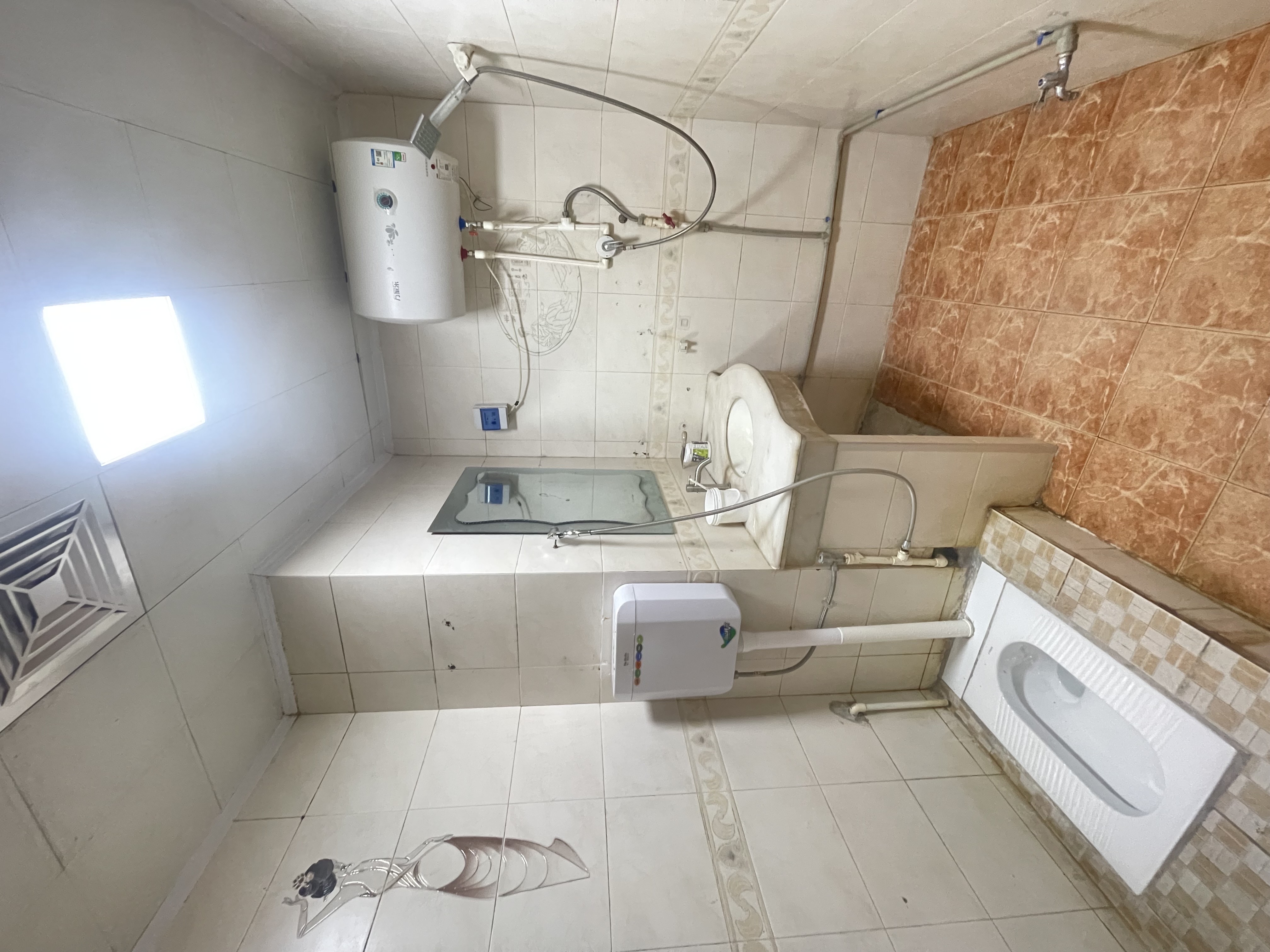 金桃苑 4室2厅1卫 2300.0元/月 金桃苑 4室2厅1卫 2300.0元/月室内图