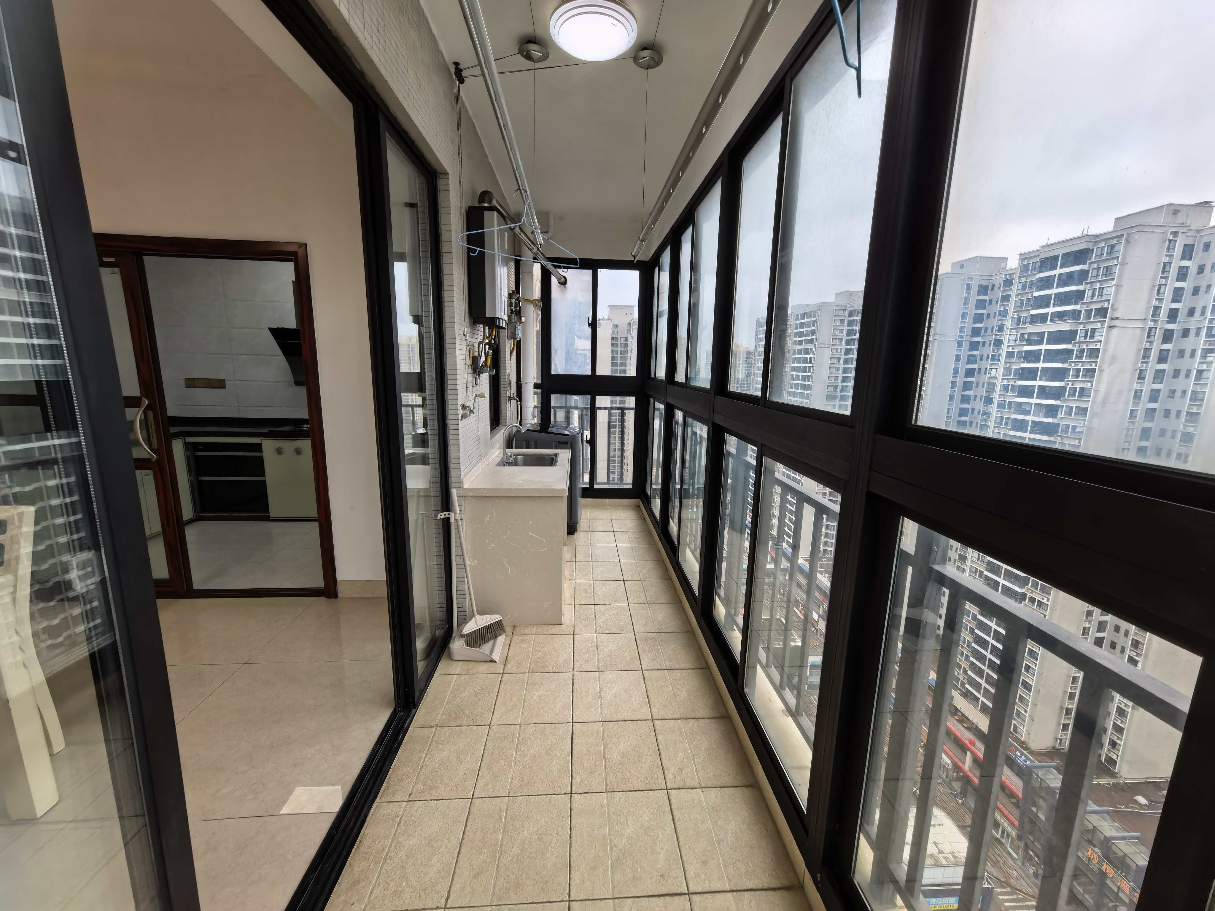 盛达景都三期  3室2厅2卫    3500.0元/月室内图