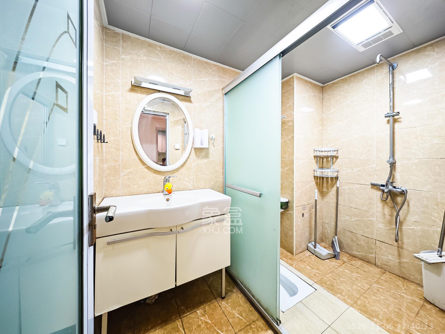 双湾国际(湘江御景花园) 3室2厅2卫 120.0万 双湾国际(湘江御景花园) 3室2厅2卫 120.0万卫生间