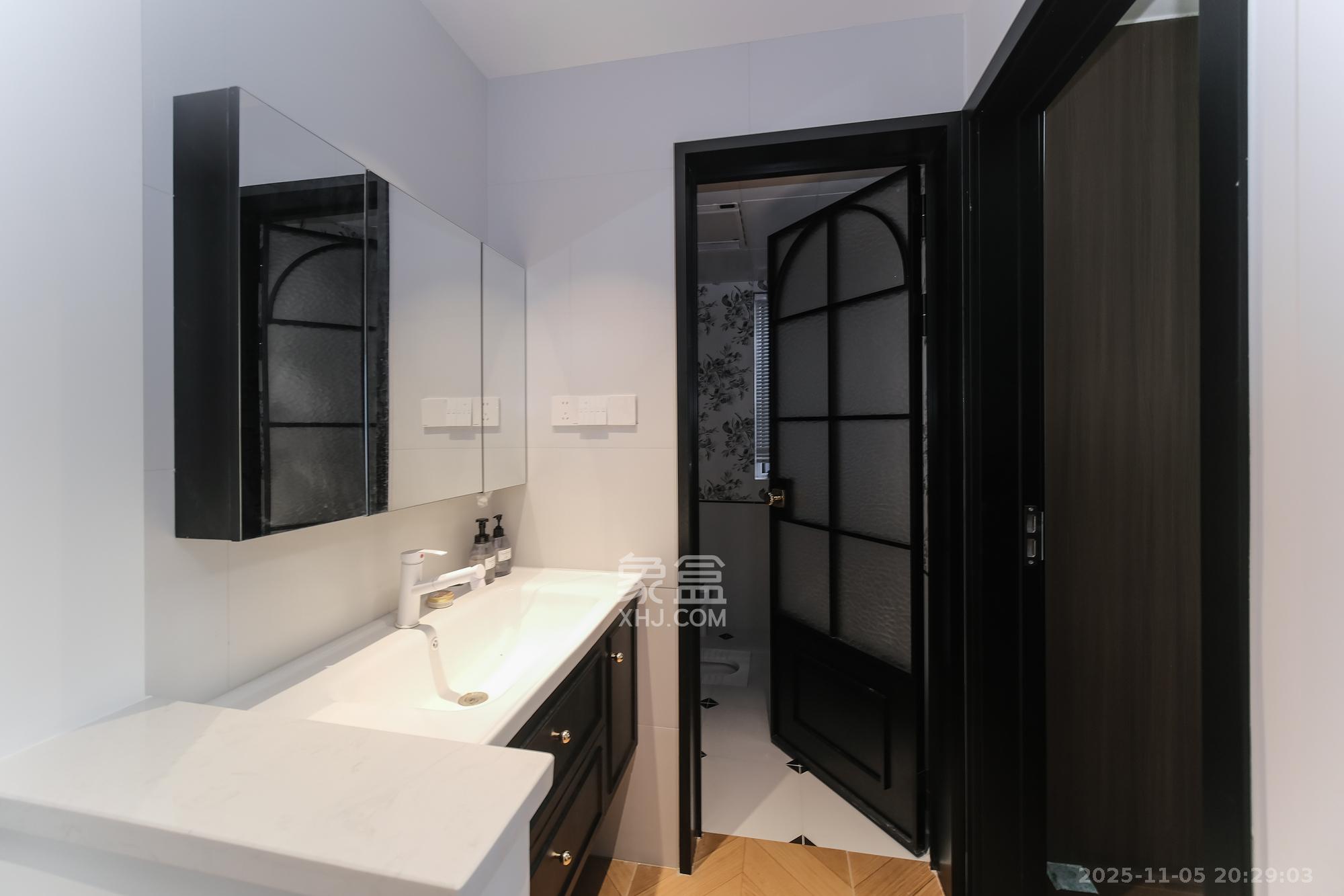 荣盛花语城  2室2厅1卫    85.8万卫生间