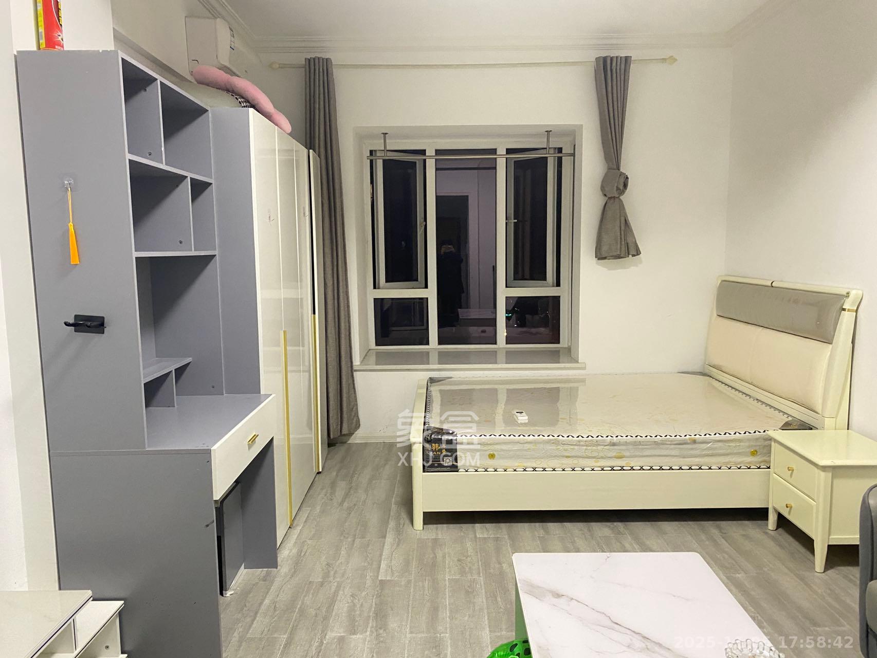 芙蓉万国城MOMA（卓越汇富苑）  1室1厅1卫    1300.0元/月