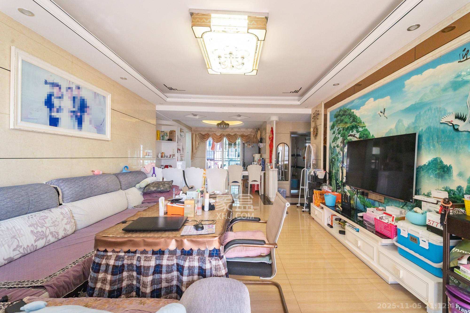 海伦春天 4室2厅2卫 91.8万 海伦春天 4室2厅2卫 91.8万客厅