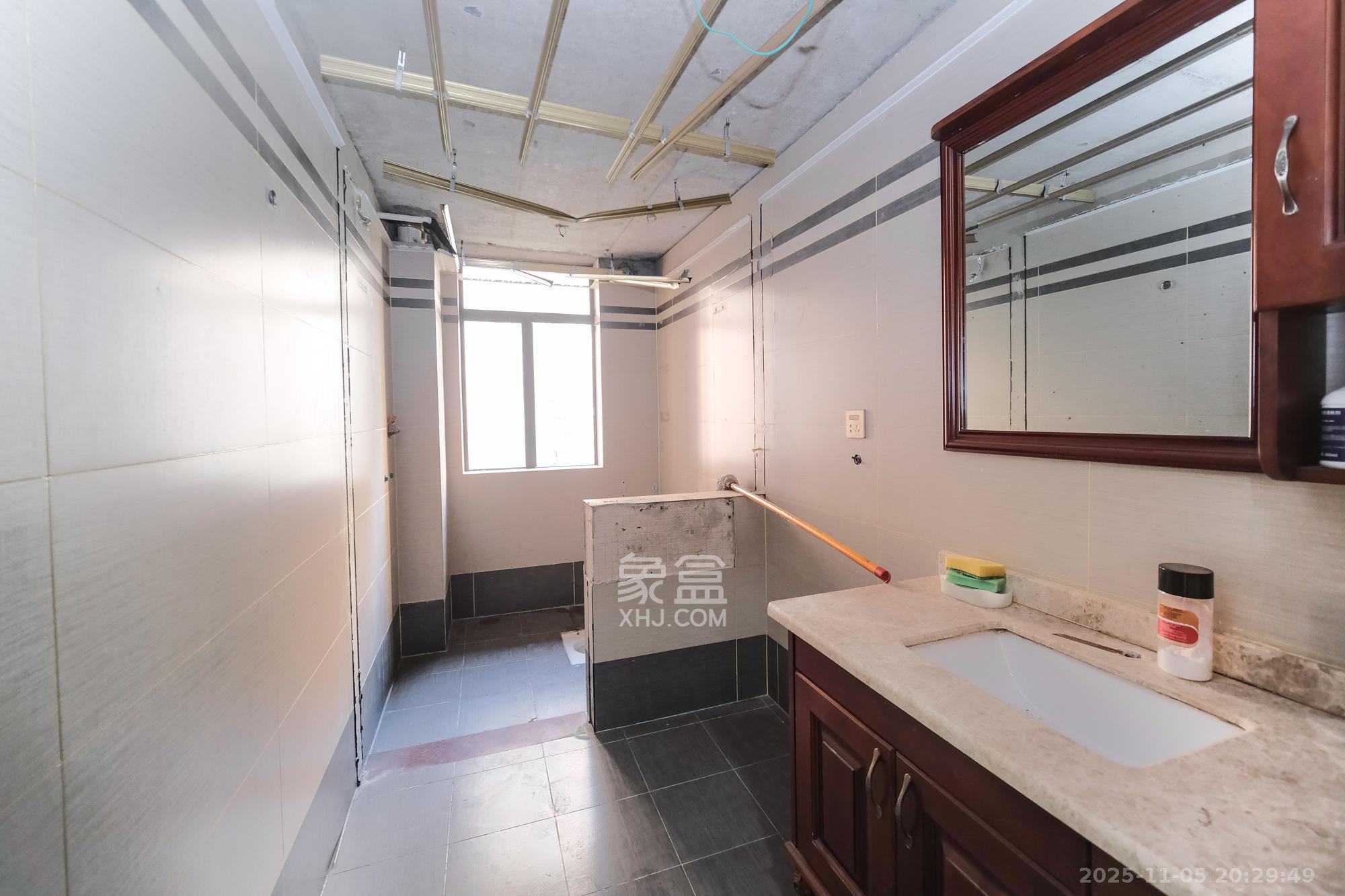 好望谷 3室2厅2卫 62.0万 好望谷 3室2厅2卫 62.0万卫生间