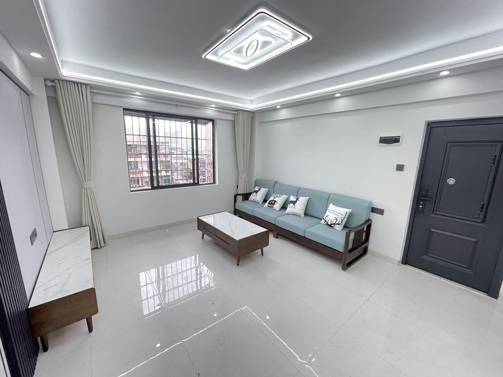 新桥大厦 3室2厅1卫 78.0万 新桥大厦 3室2厅1卫 78.0万客厅