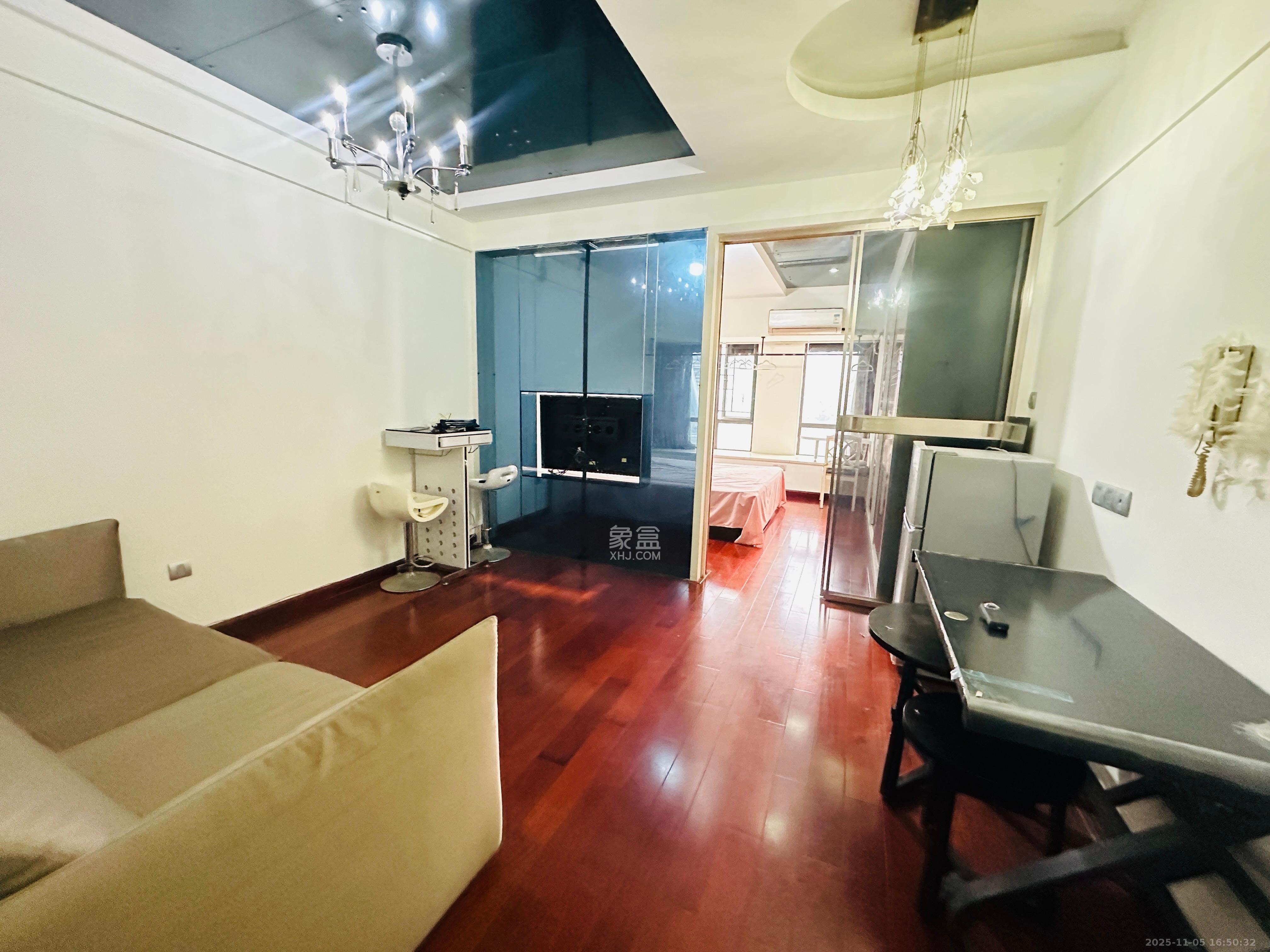 摩天一号 1室1厅1卫 2000.0元/月 摩天一号 1室1厅1卫 2000.0元/月室内图