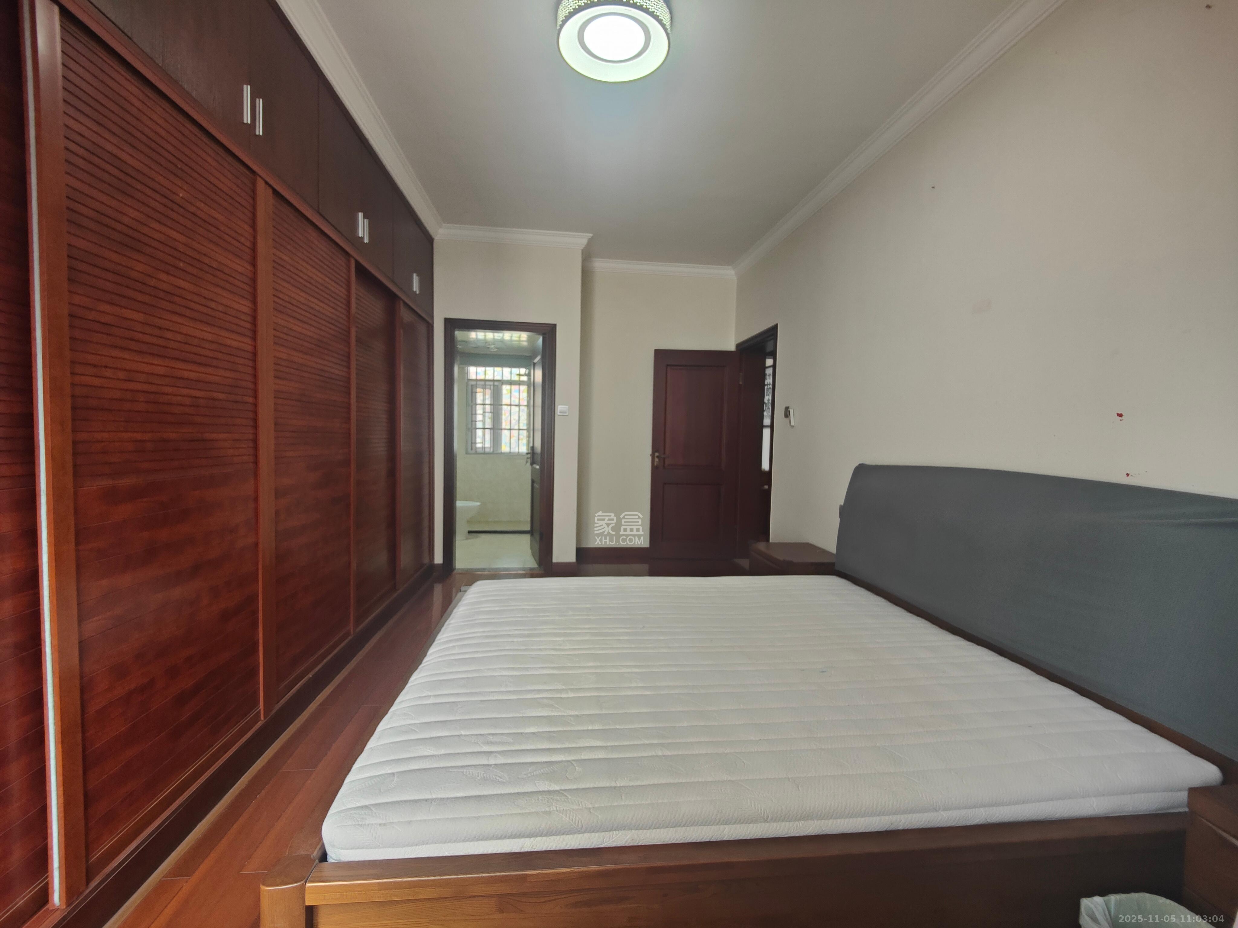 泊爱蓝湾 4室2厅2卫 3200.0元/月 泊爱蓝湾 4室2厅2卫 3200.0元/月室内图