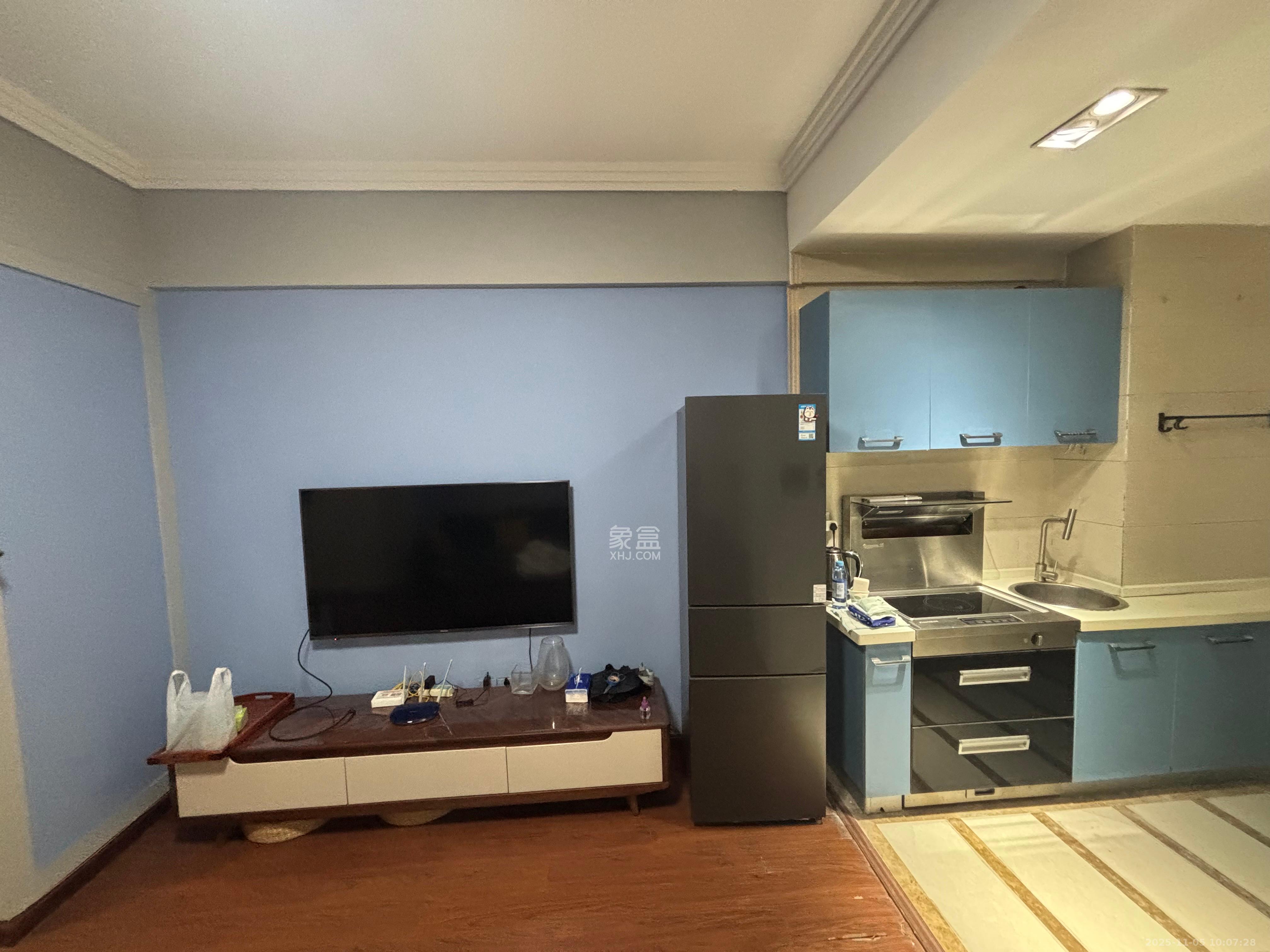 西子一间  1室1厅1卫    2000.0元/月