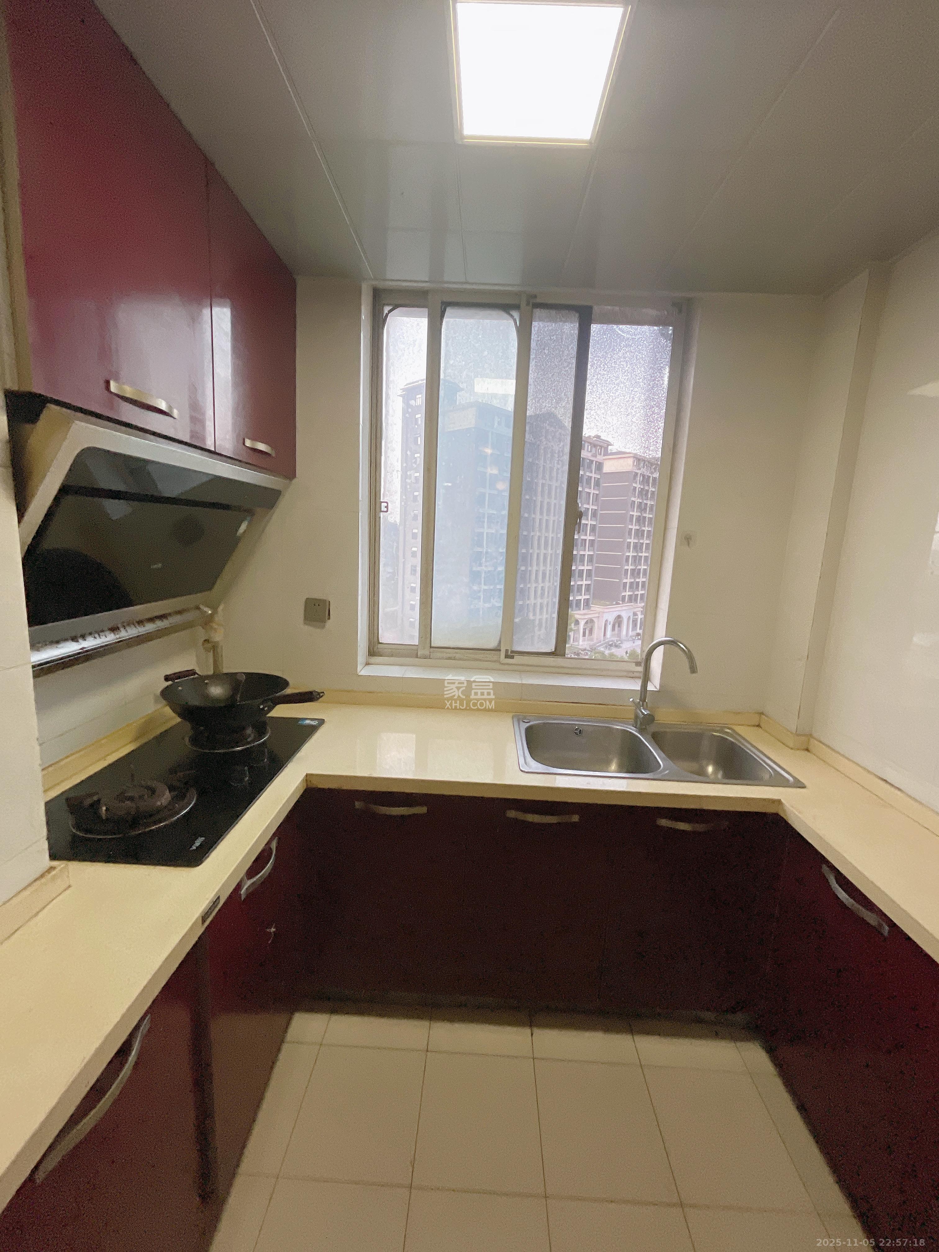 润芳园 3室2厅1卫 2000.0元/月 润芳园 3室2厅1卫 2000.0元/月室内图