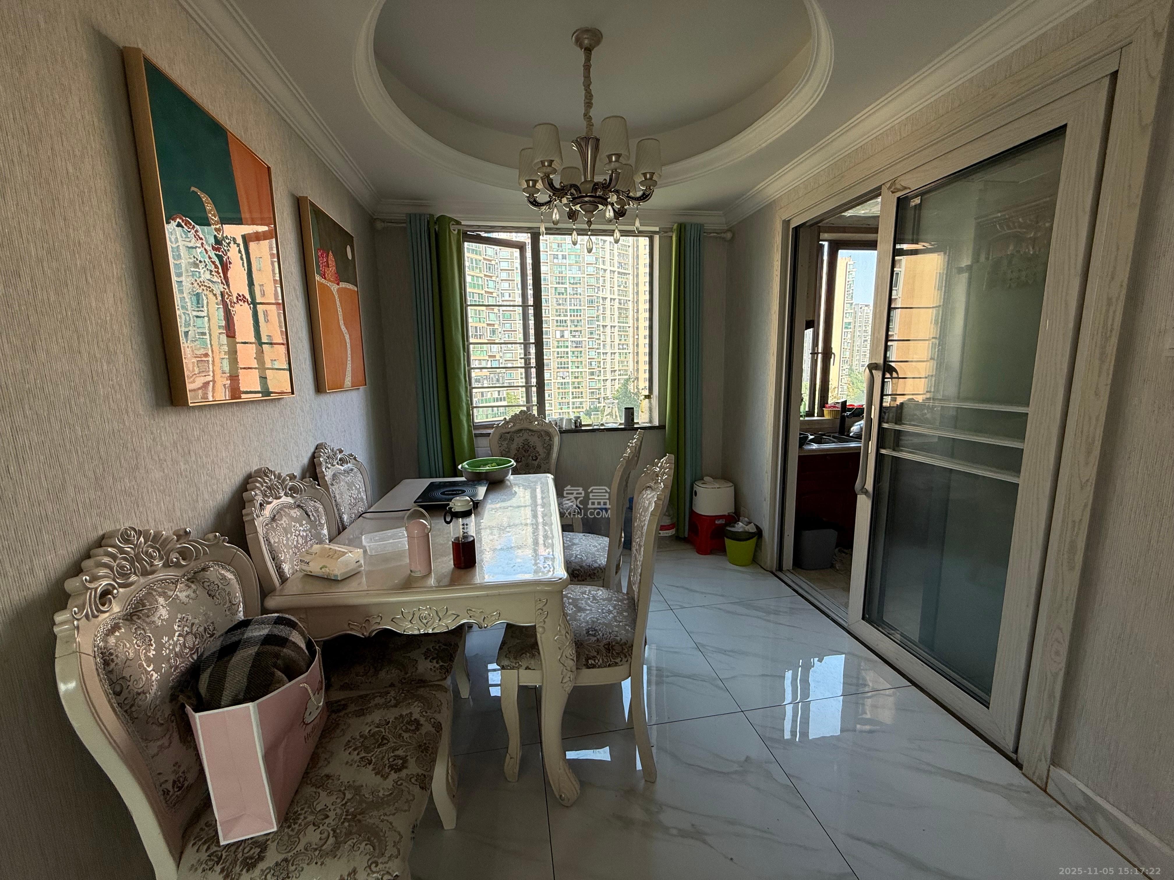 新城新世界一二三期  3室2厅1卫    3400.0元/月室内图