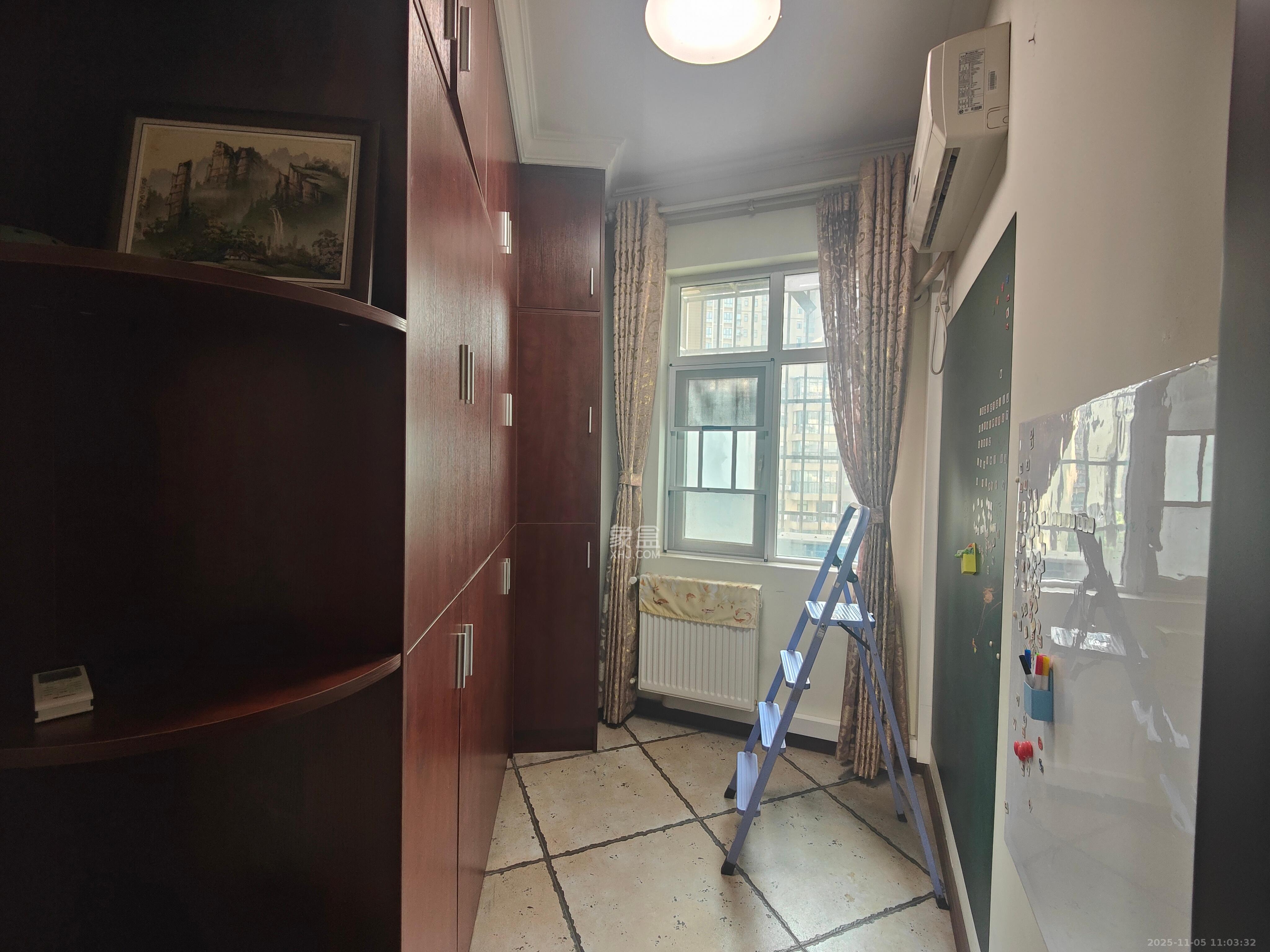 泊爱蓝湾  4室2厅2卫    3200.0元/月室内图