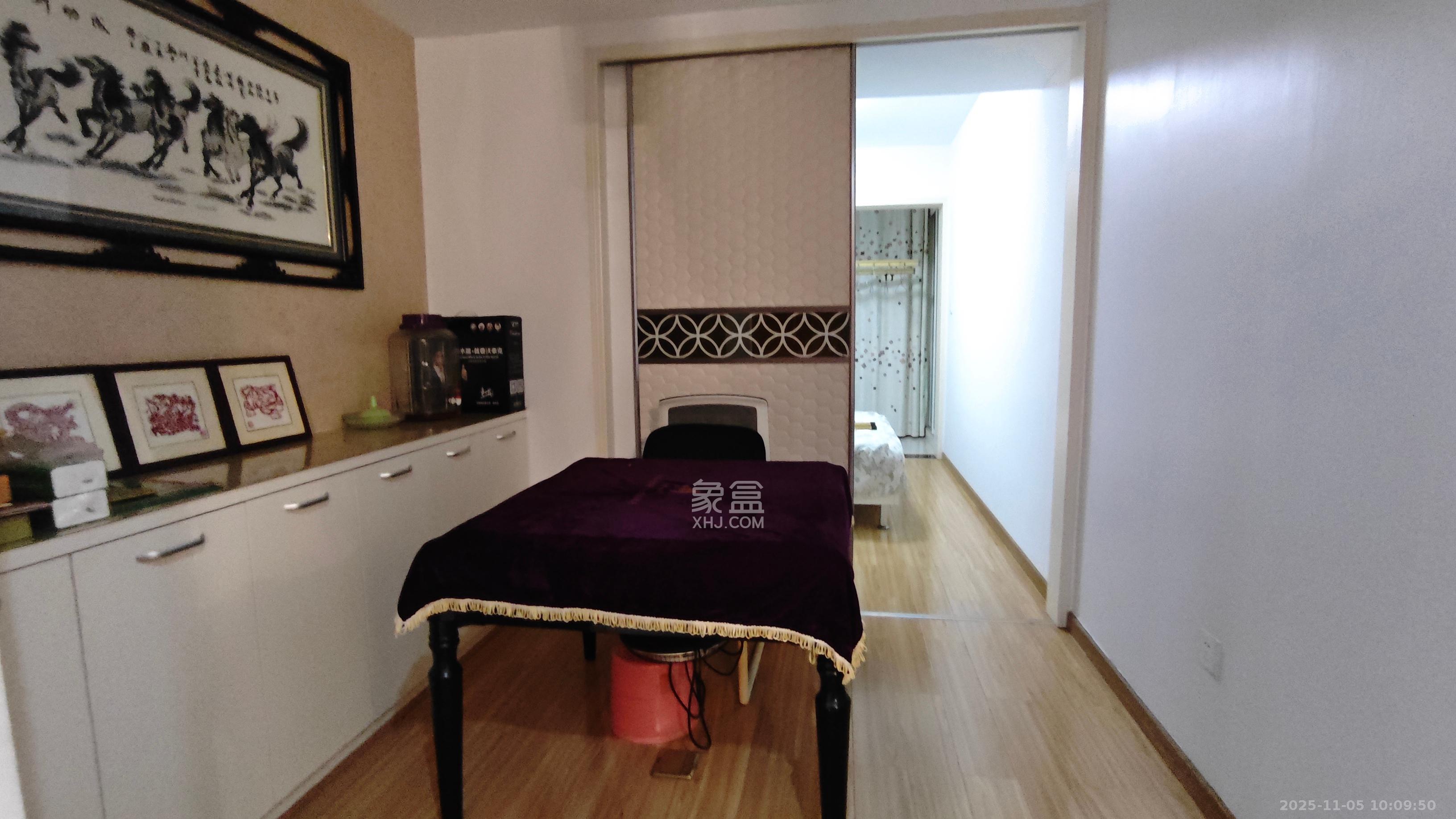 湘电友谊一号  4室2厅2卫    55.0万客厅