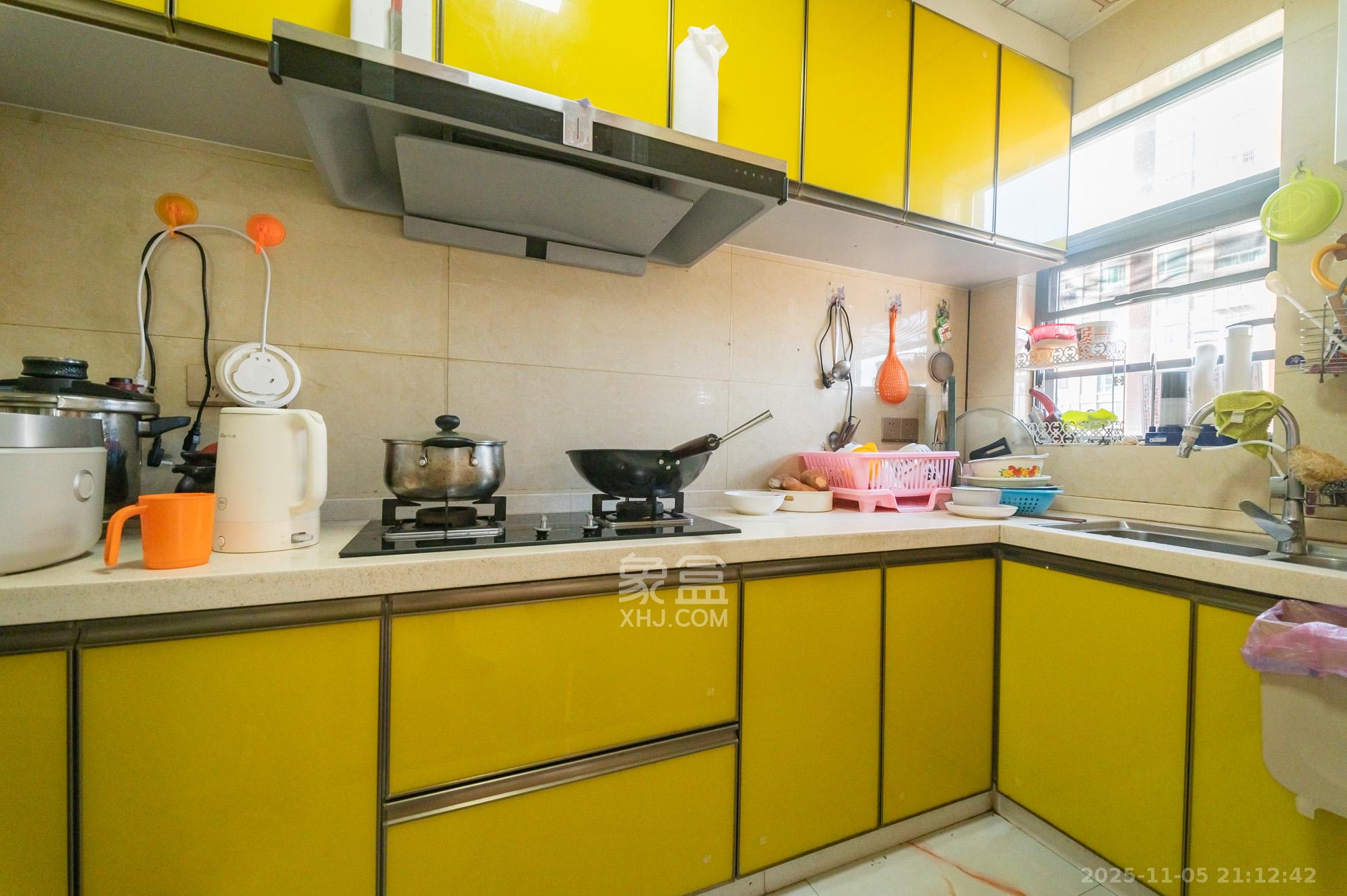 海伦春天 4室2厅2卫 91.8万 海伦春天 4室2厅2卫 91.8万厨房