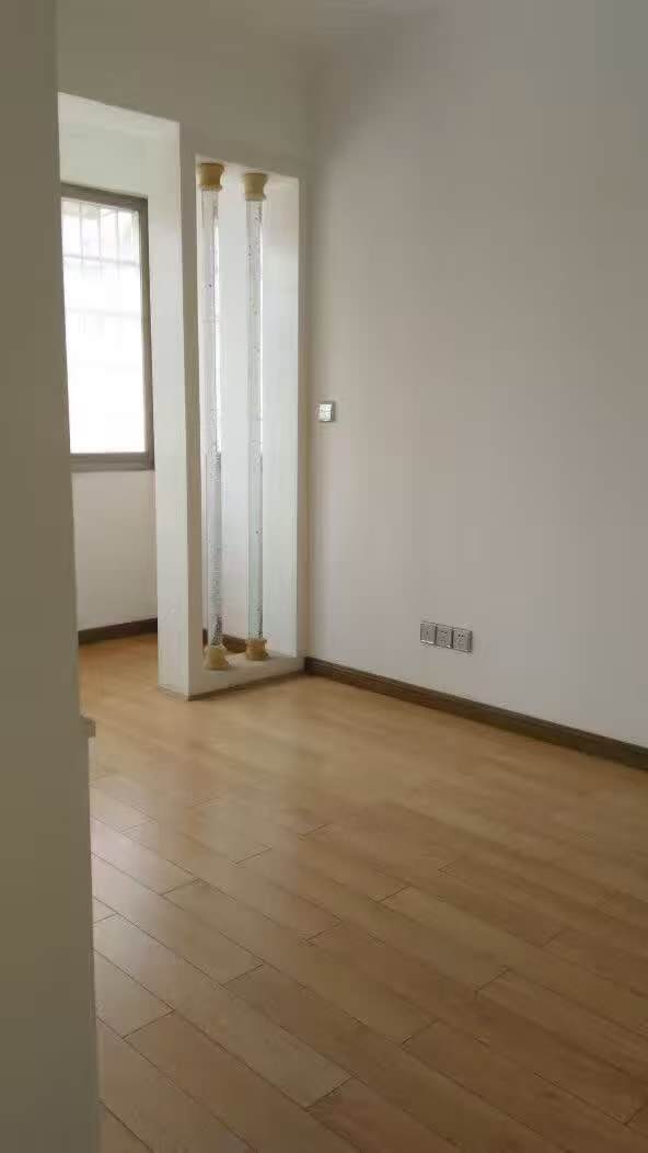 君悦华府  4室2厅2卫    63.8万客厅